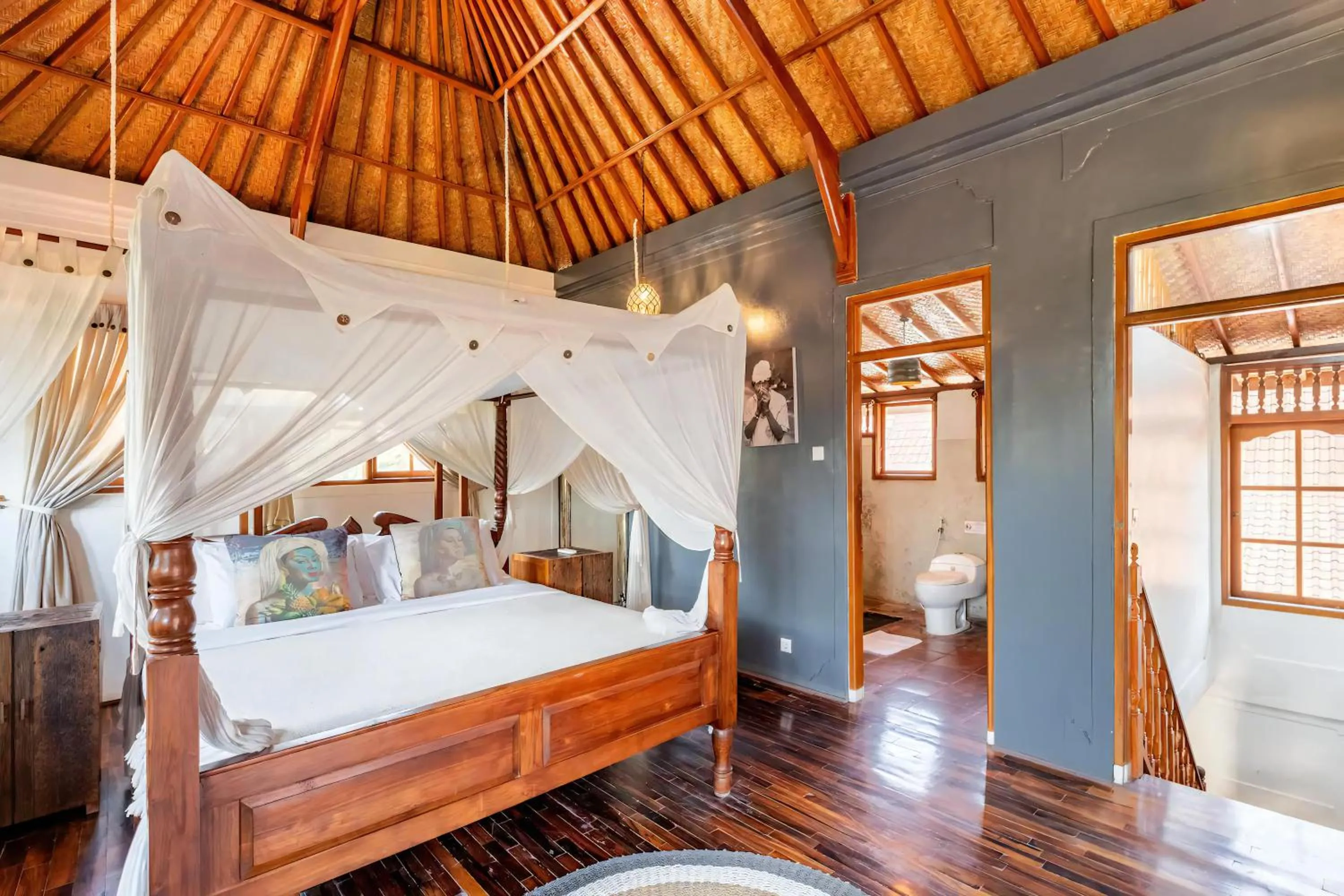 Bed in The Ocean Luxury Villas