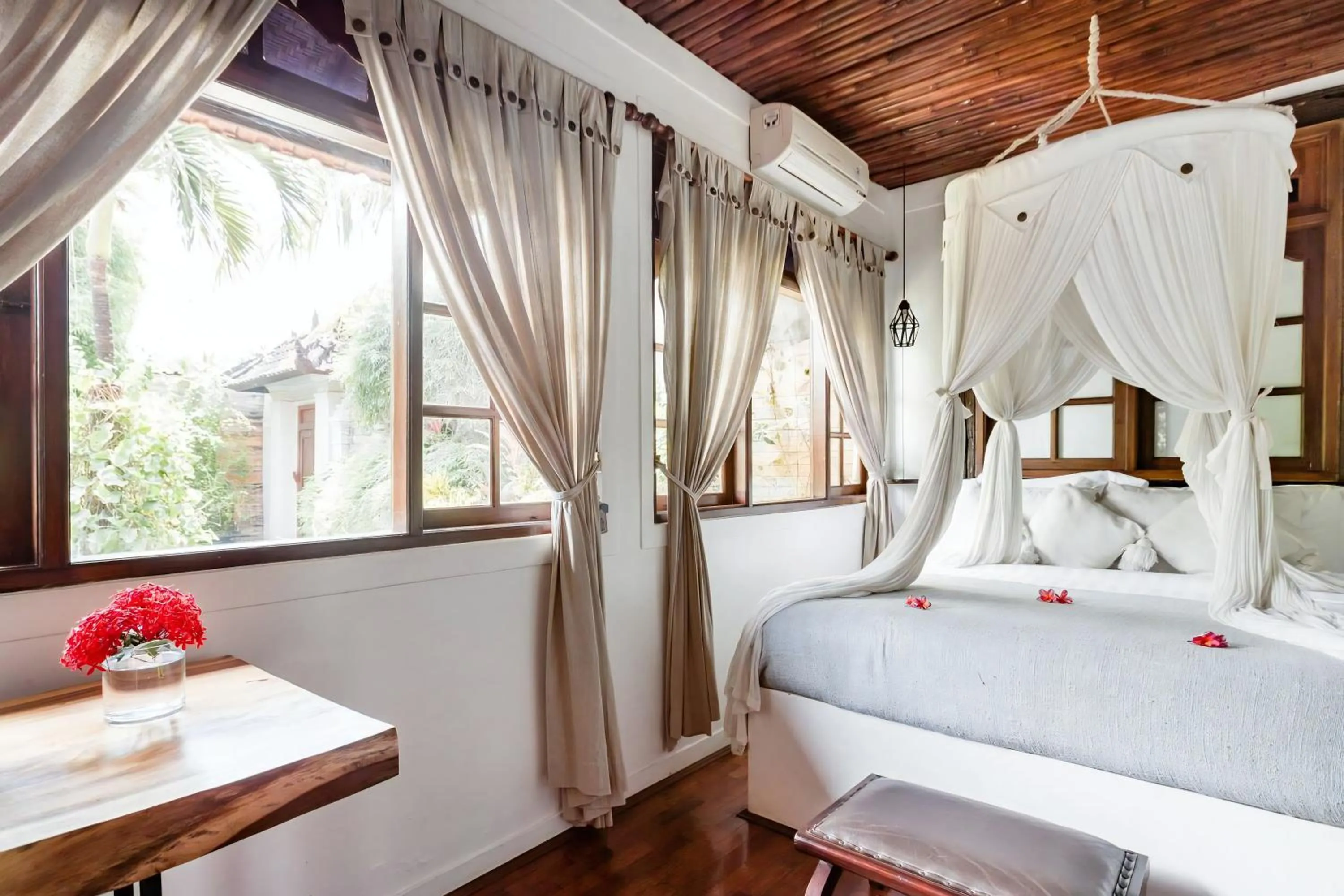 Bed in The Ocean Luxury Villas