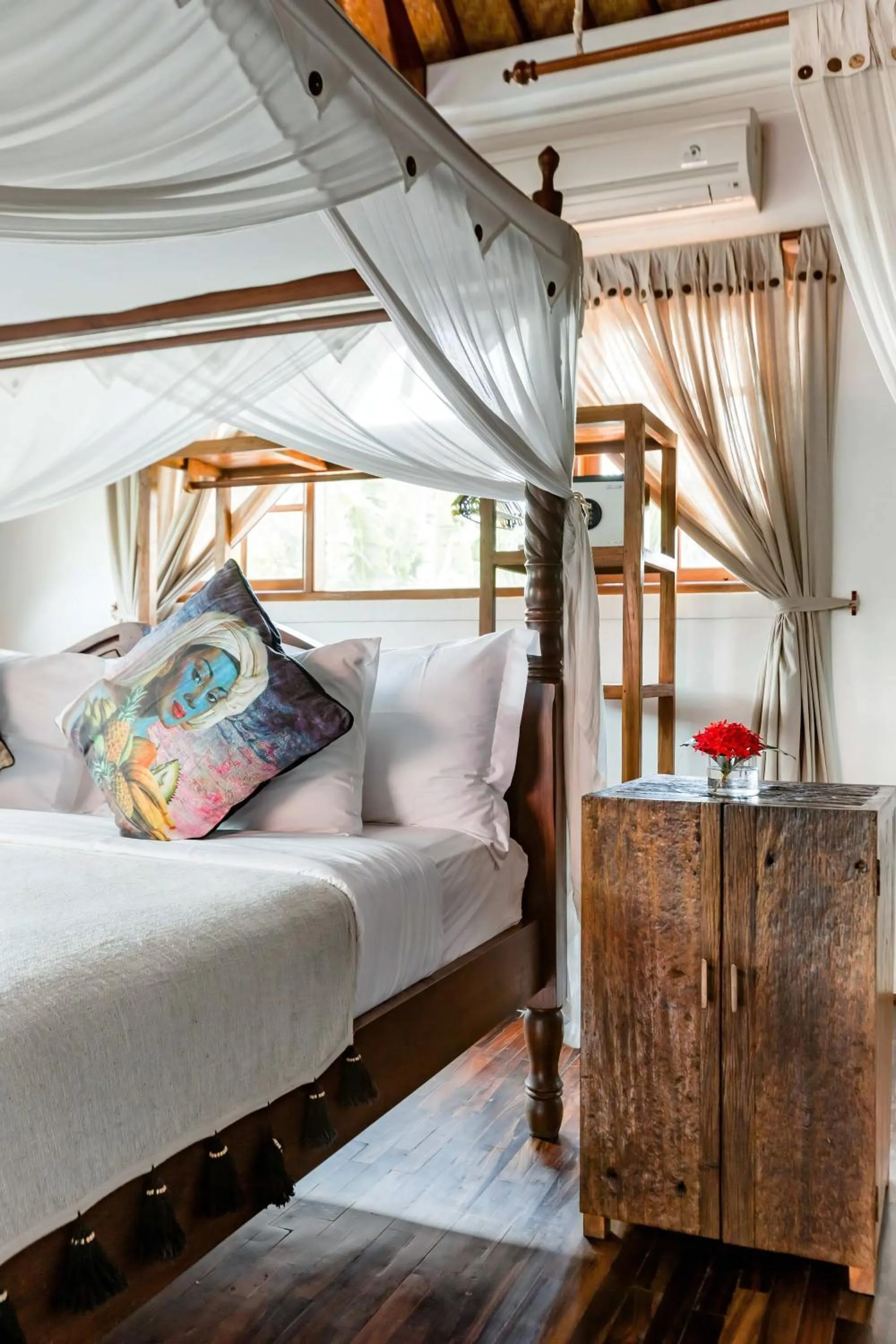 Bed in The Ocean Luxury Villas