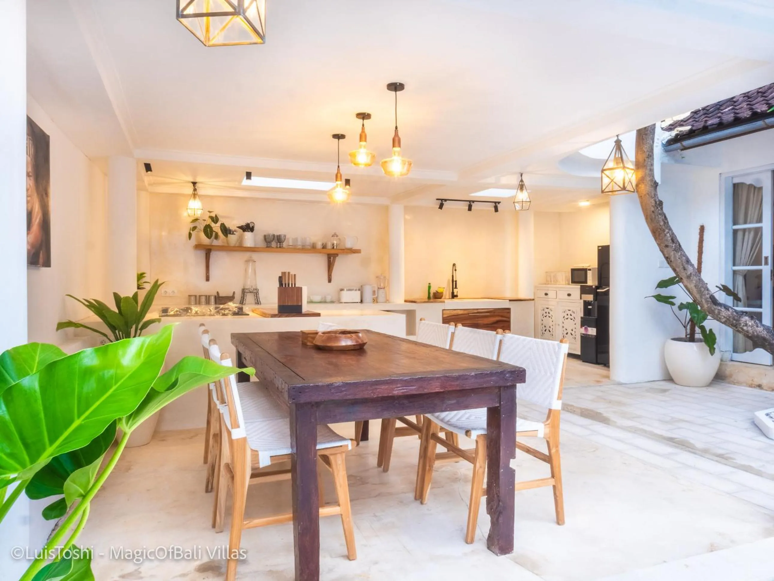 Dining area in The Ocean Luxury Villas