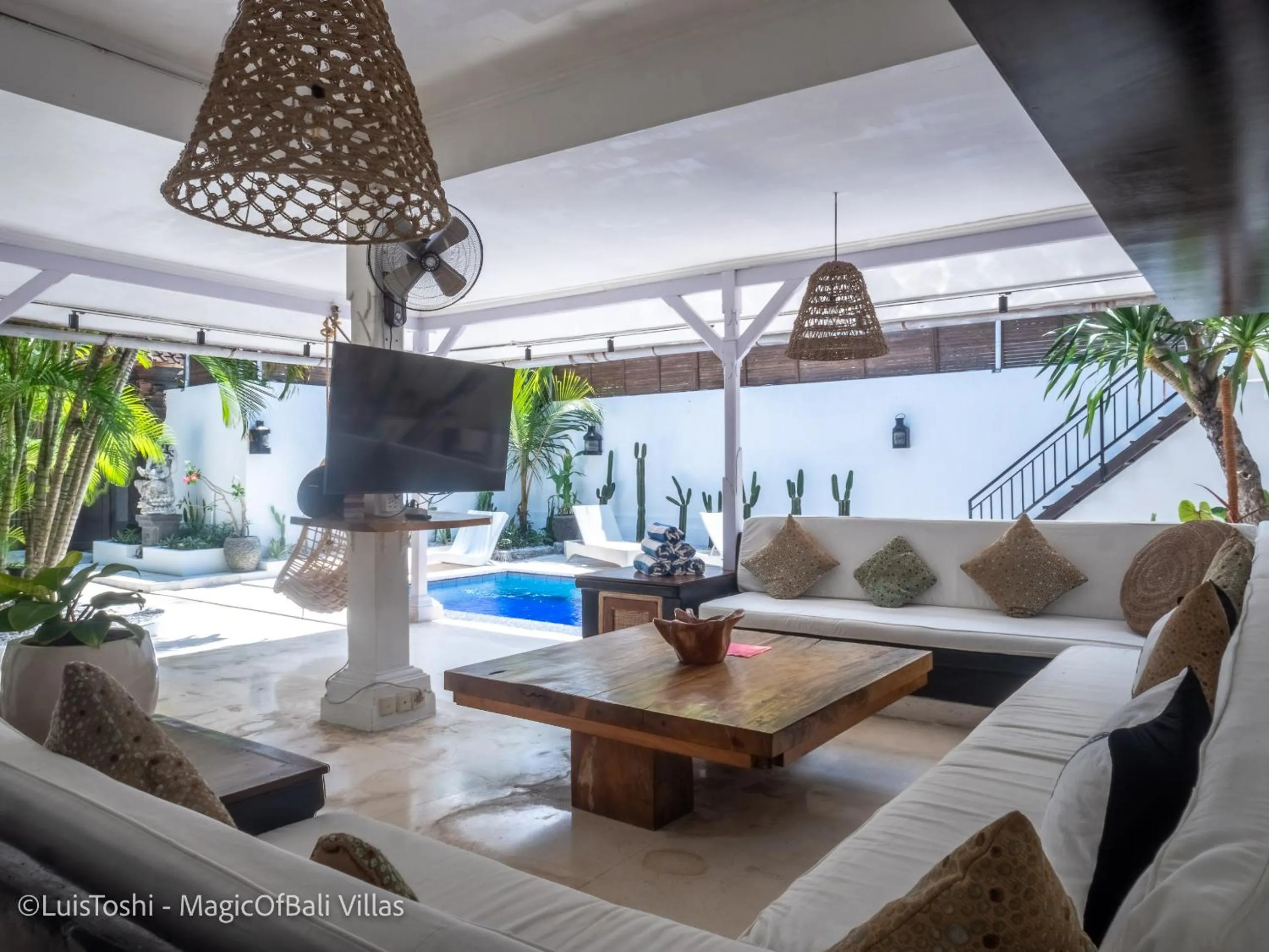 TV and multimedia in The Ocean Luxury Villas