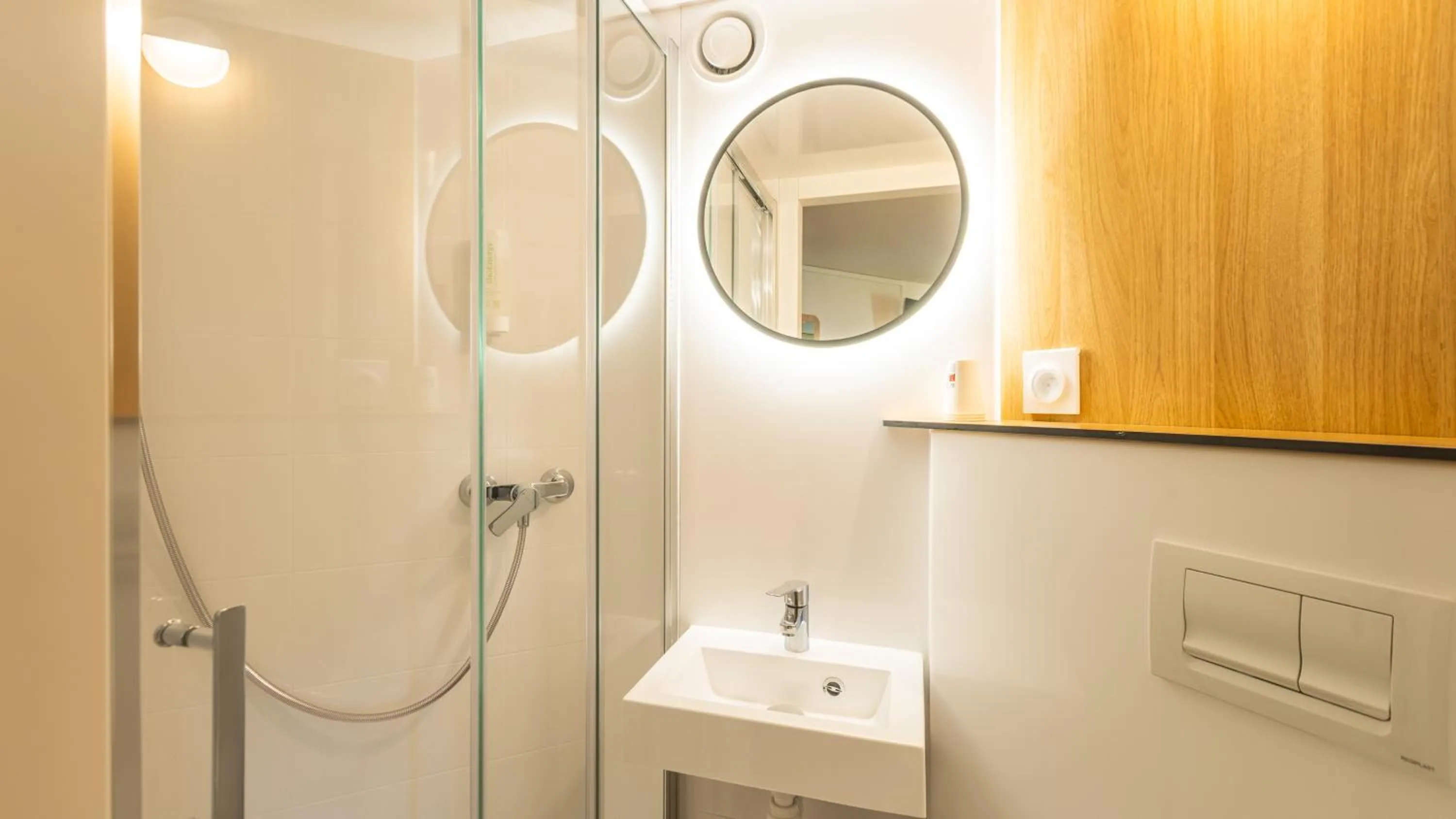 Shower in Premiere Classe Versailles - Saint Cyr L'ecole