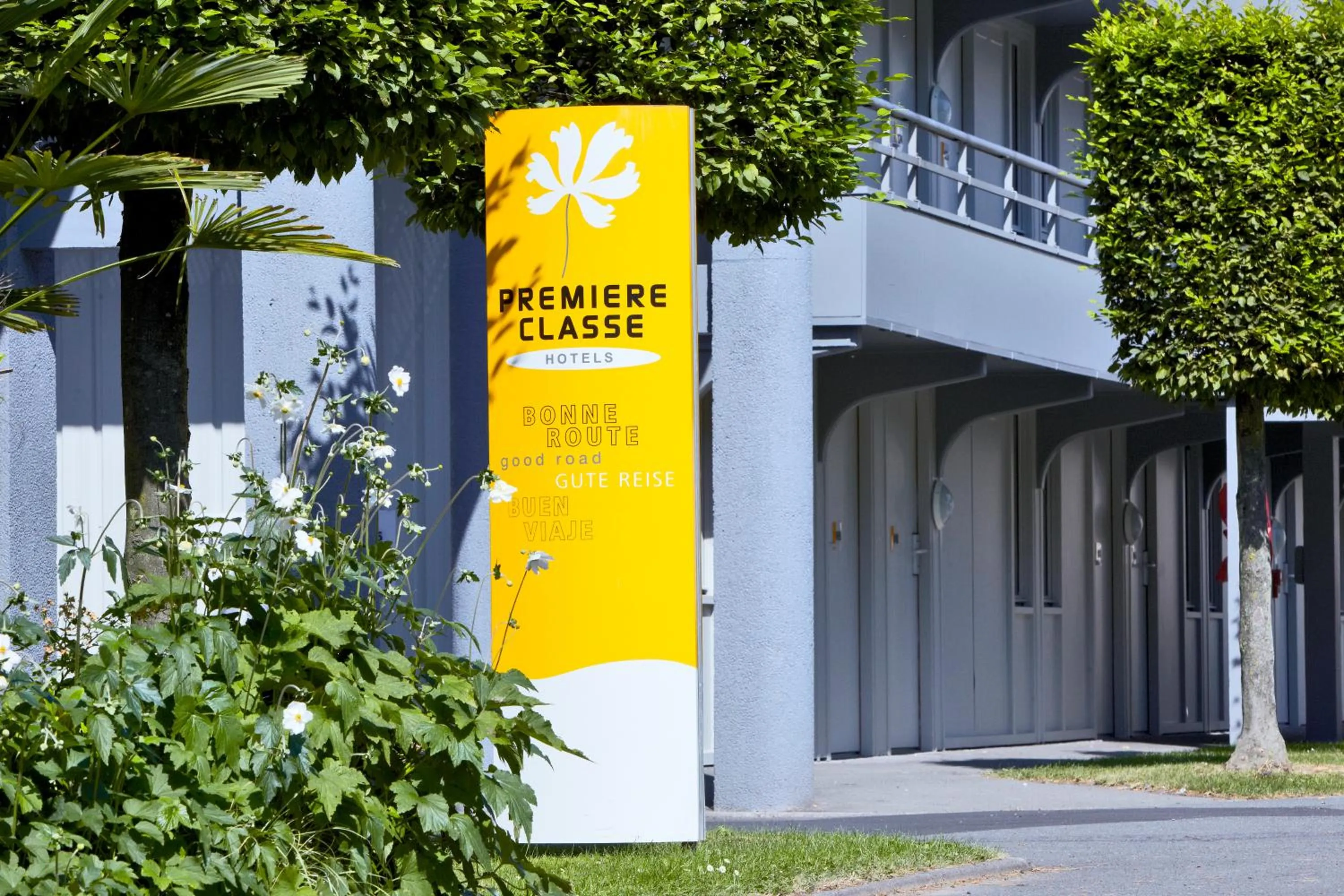 Property logo or sign in Premiere Classe Versailles - Saint Cyr L'ecole