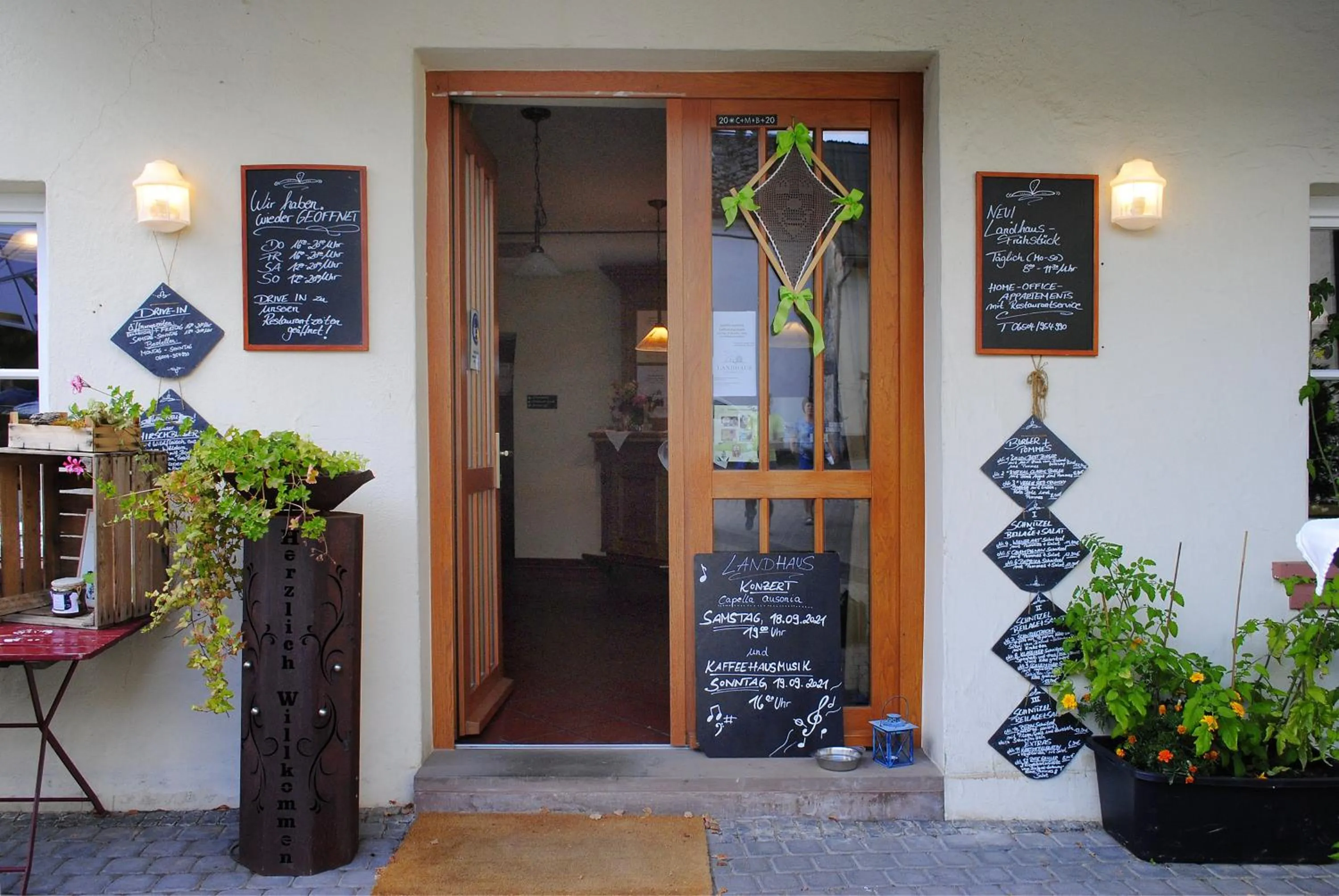 Restaurant/places to eat in Landhaus Gräfendhron
