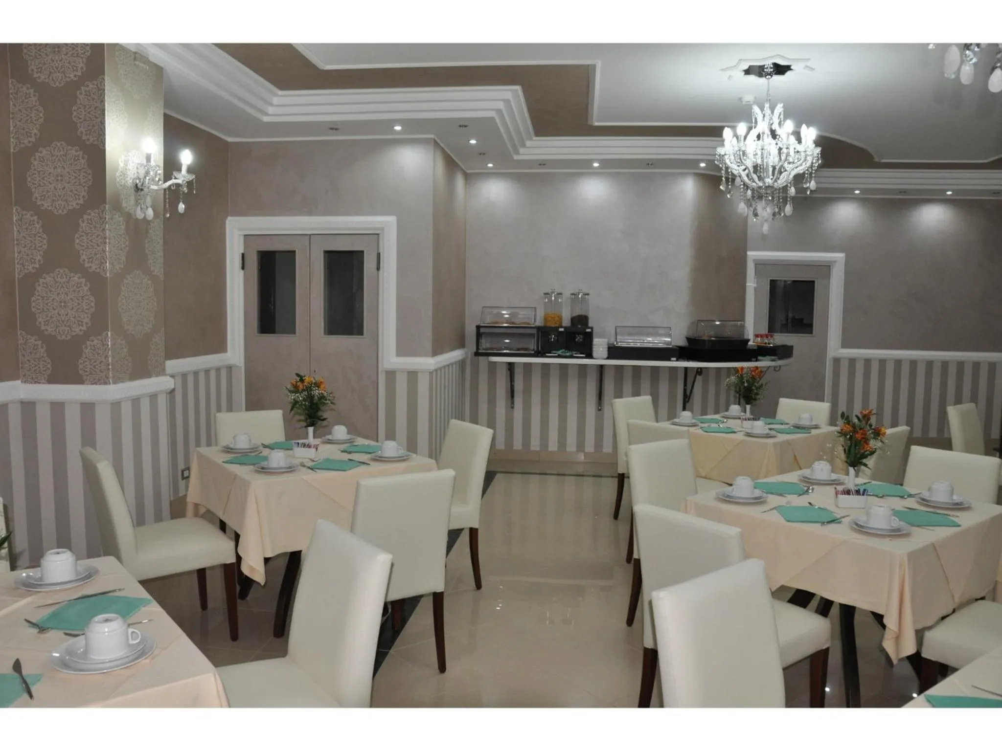 Restaurant/places to eat in Hotel Inn