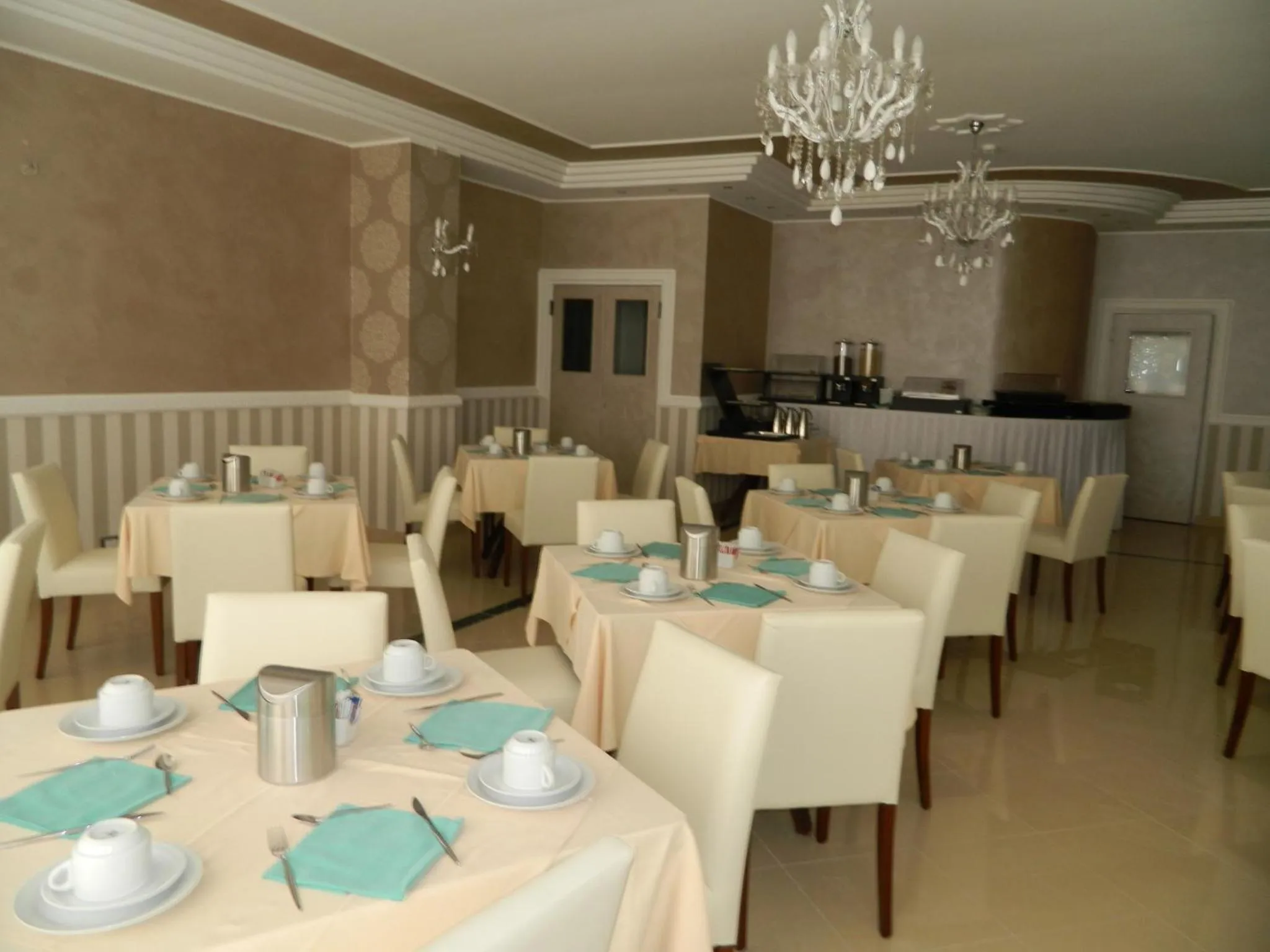 Restaurant/places to eat in Hotel Inn