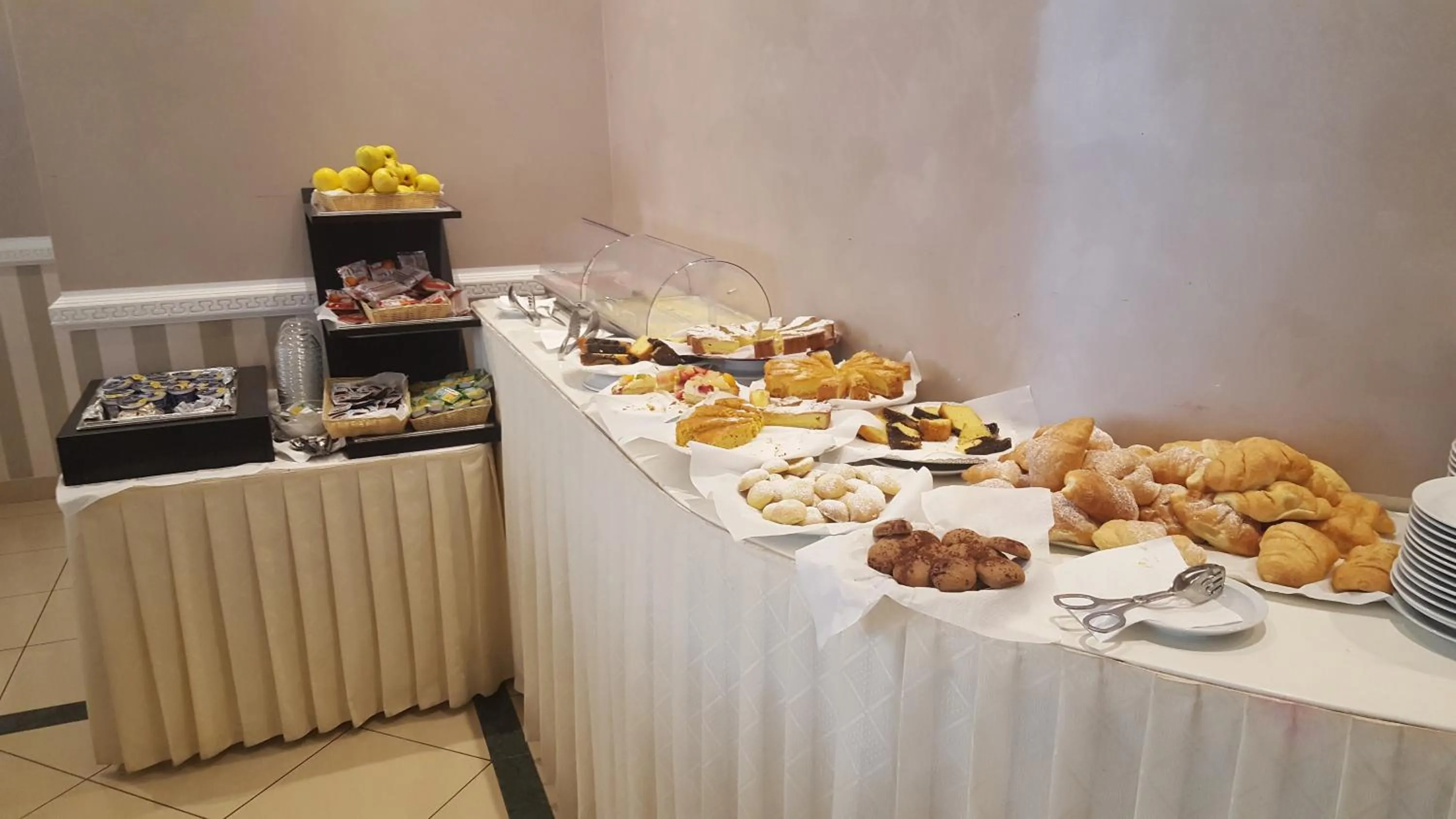 Breakfast in Hotel Inn