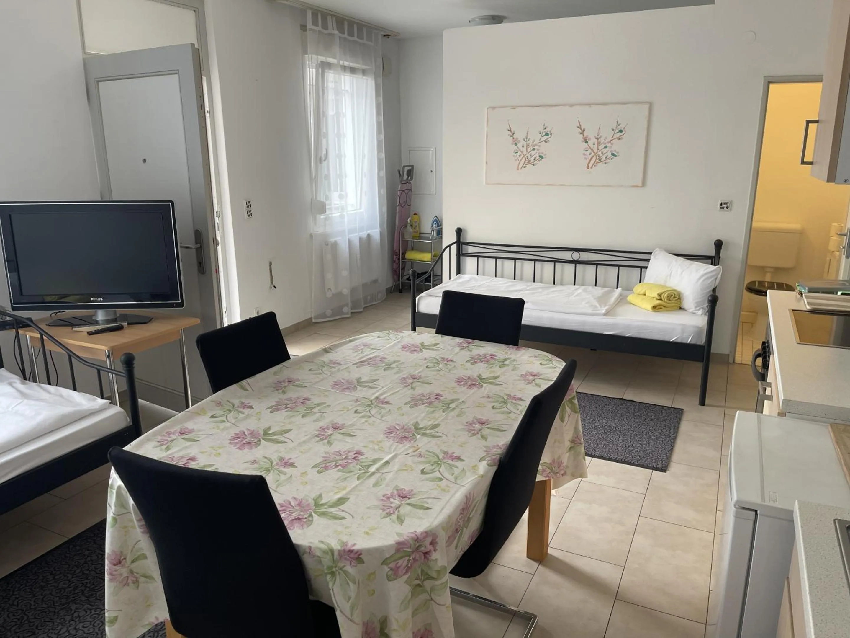 Kitchen or kitchenette, Bed in Maffei Apartments