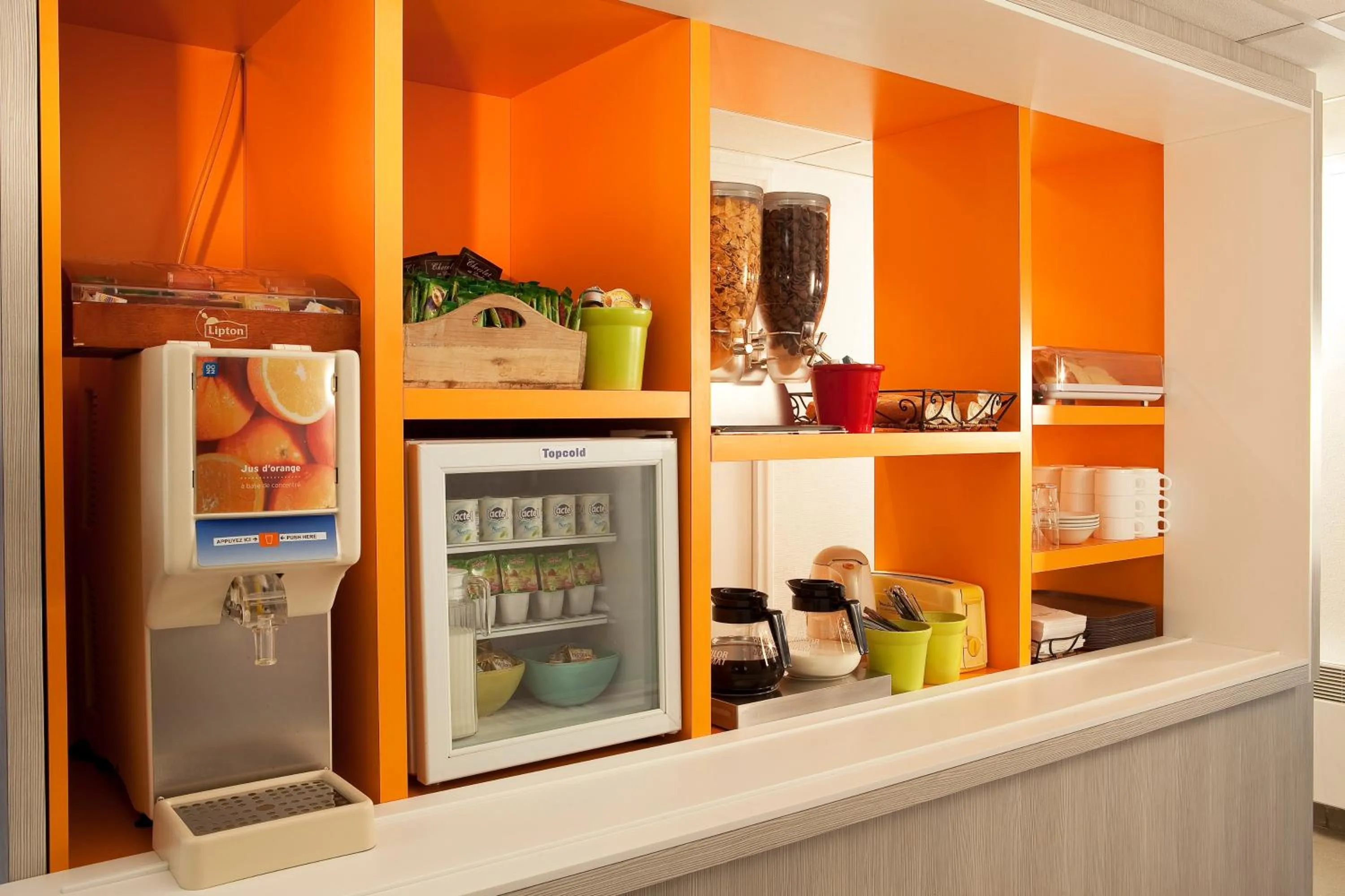 Restaurant/places to eat in Premiere Classe Valenciennes Ouest Petite Foret