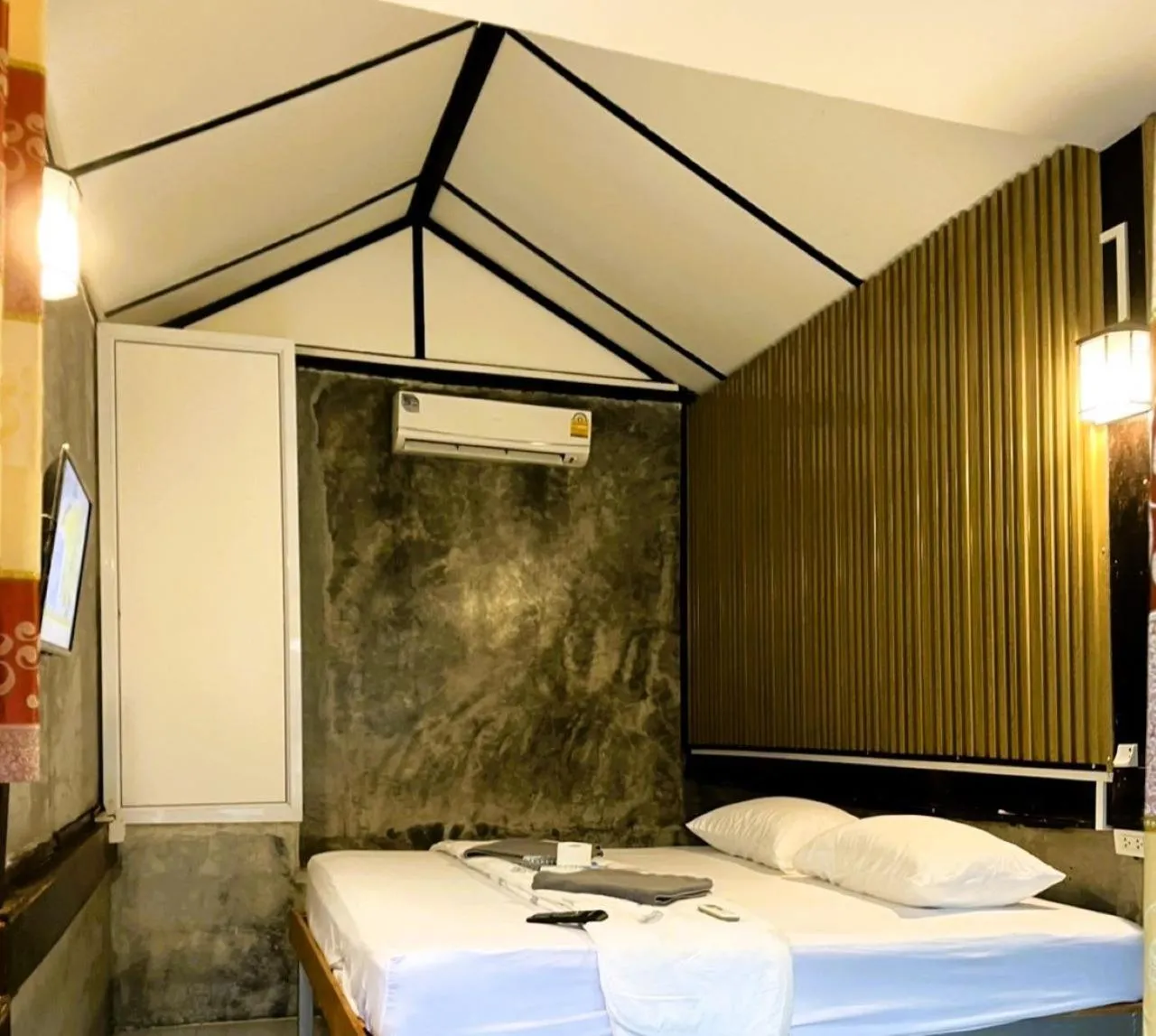 Photo of the whole room, Bed in Tuk Tuk Guesthouse