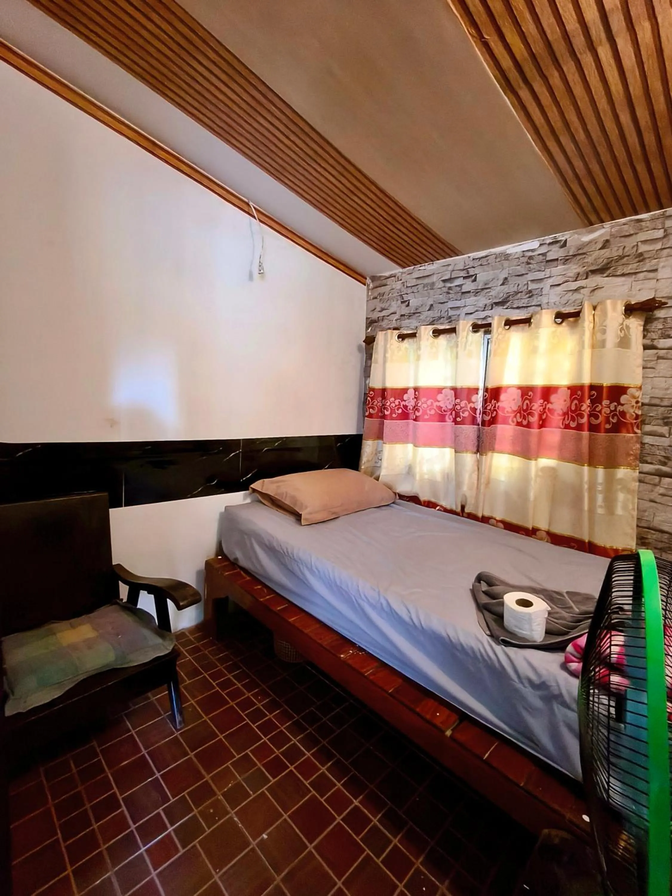 Bed in Tuk Tuk Guesthouse