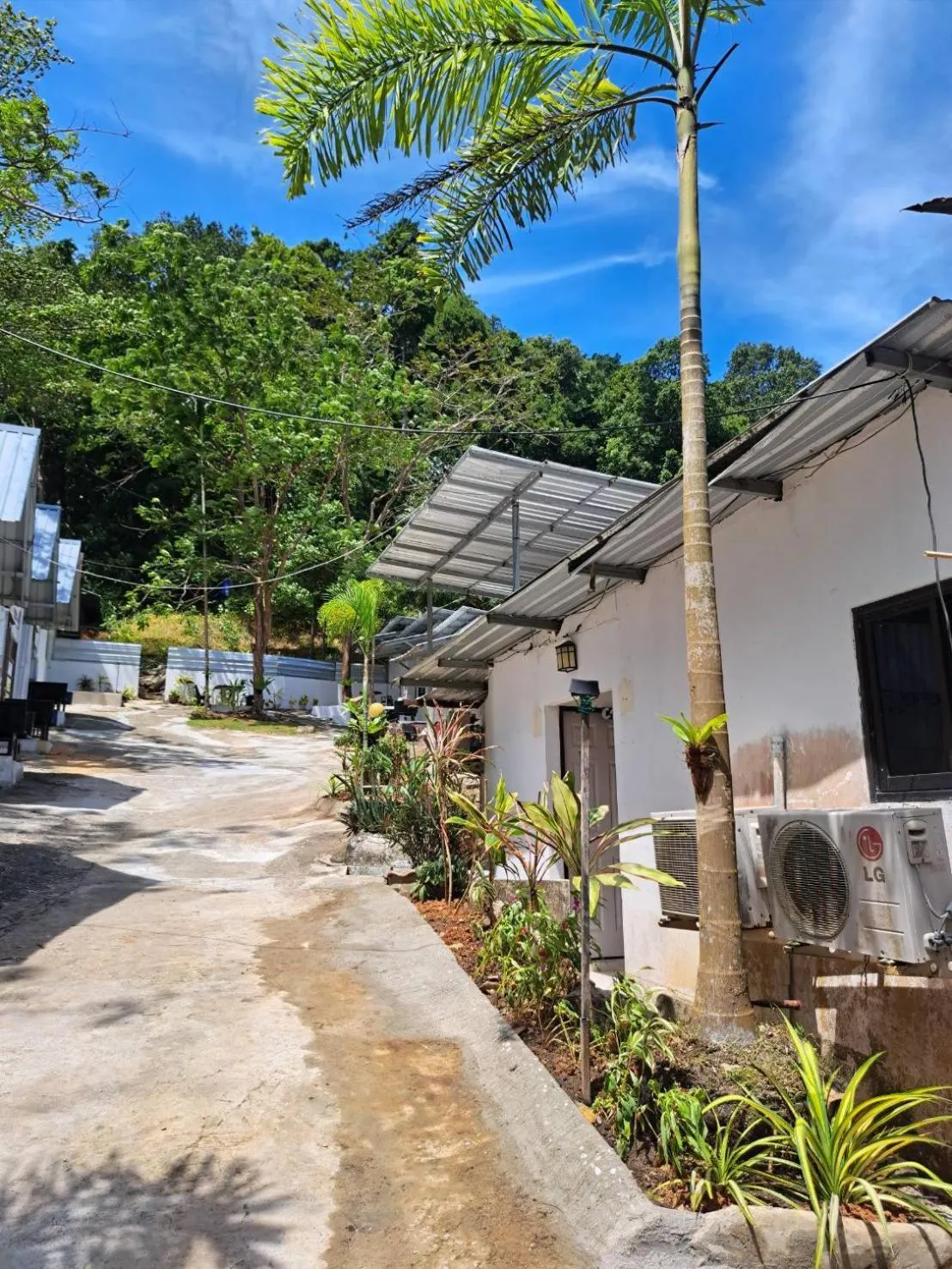 Property building in Tuk Tuk Guesthouse