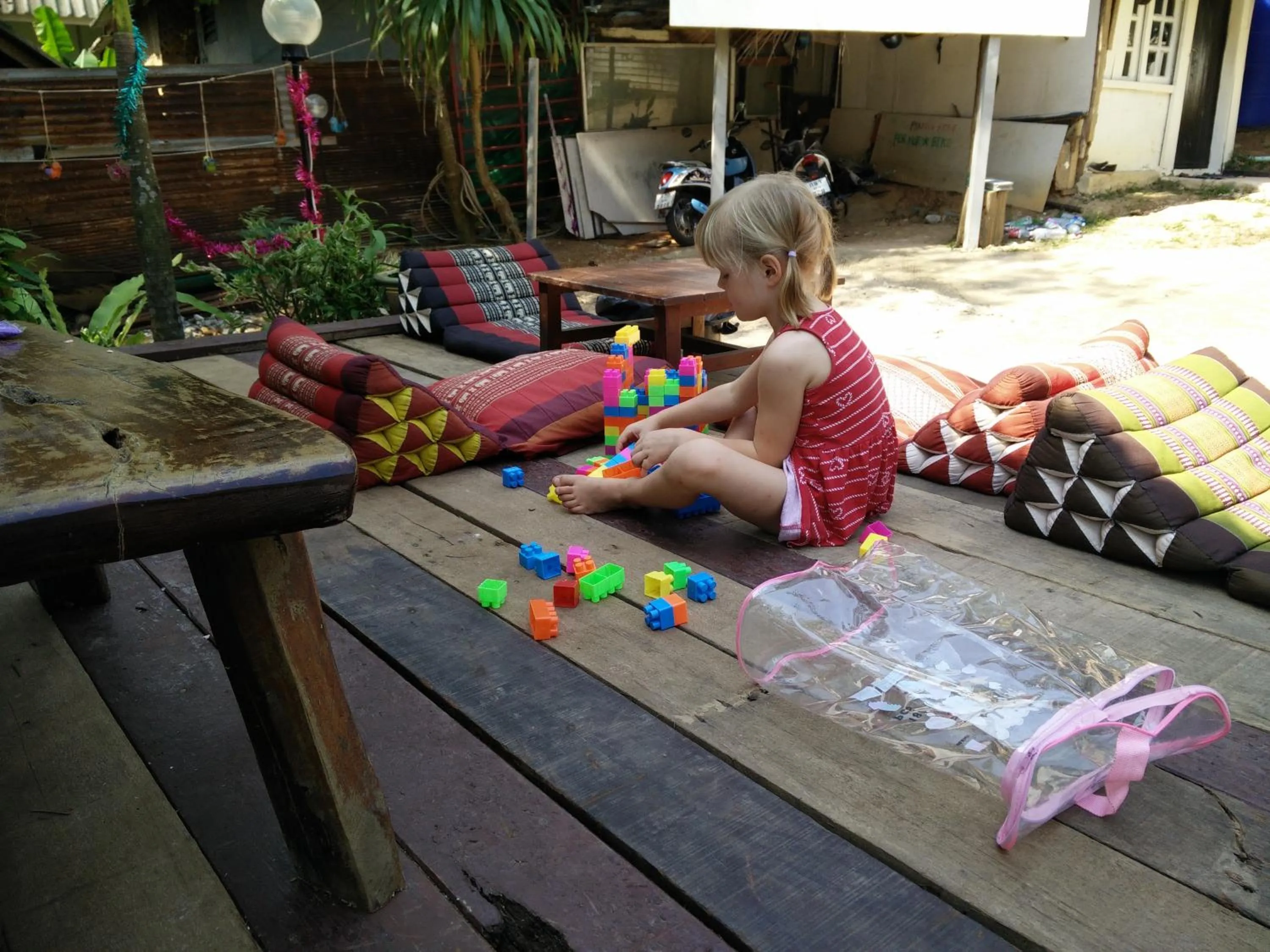 Family in Tuk Tuk Guesthouse