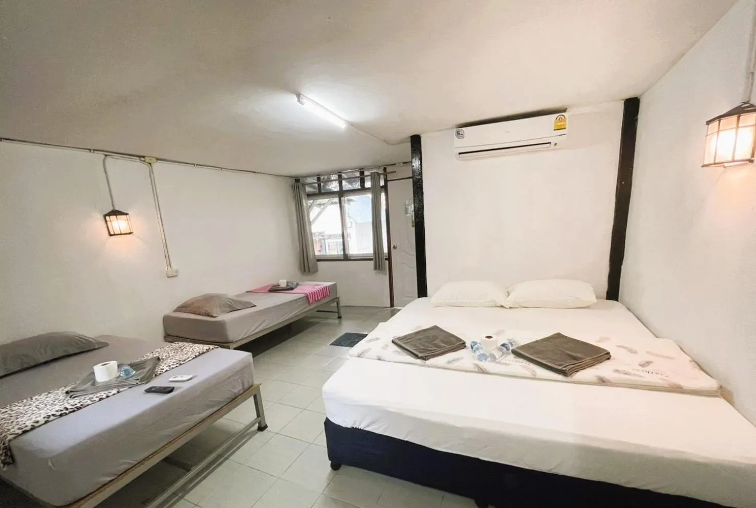 Property building, Bed in Tuk Tuk Guesthouse