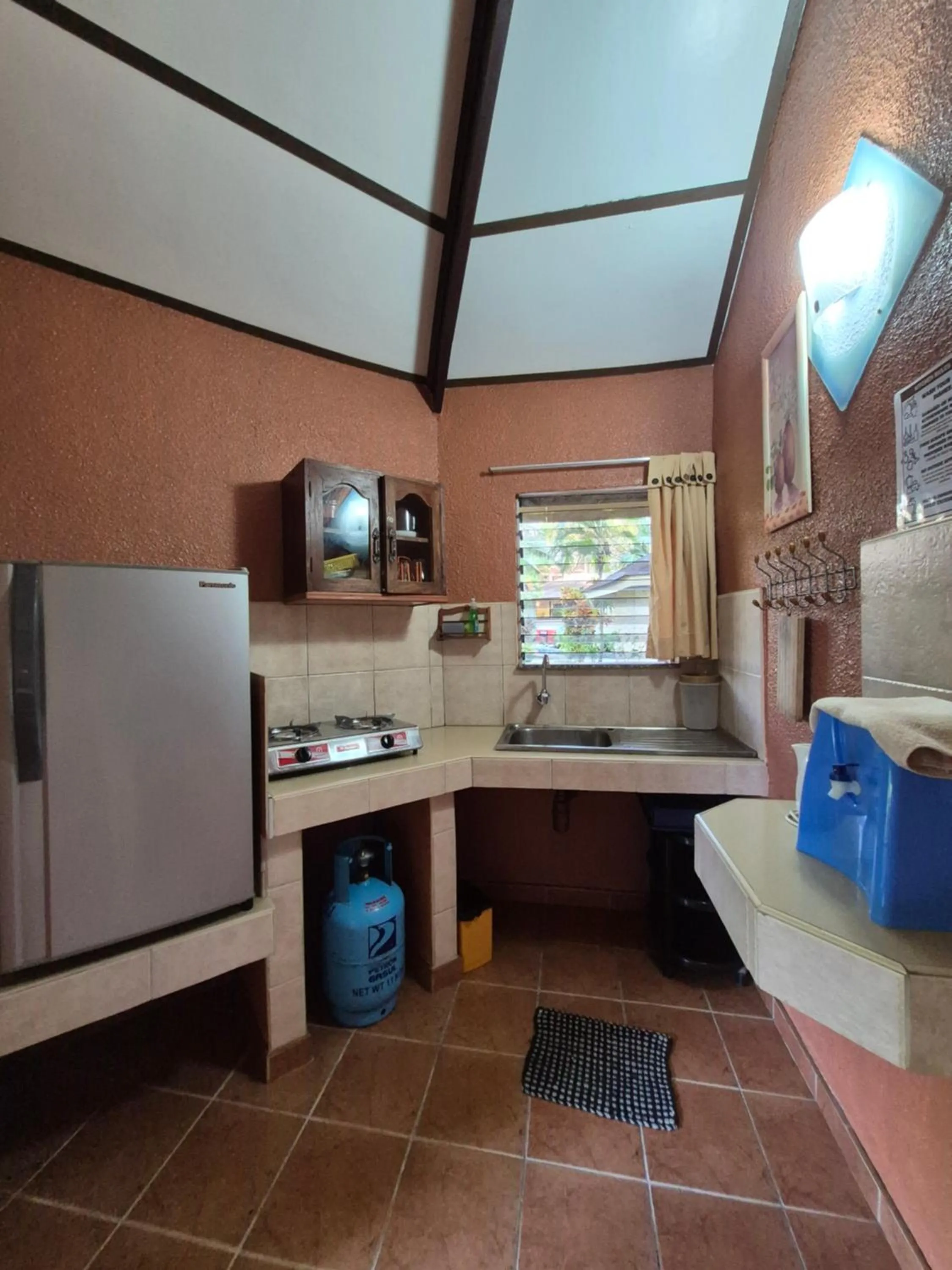 kitchen in ALONALAND RESORT