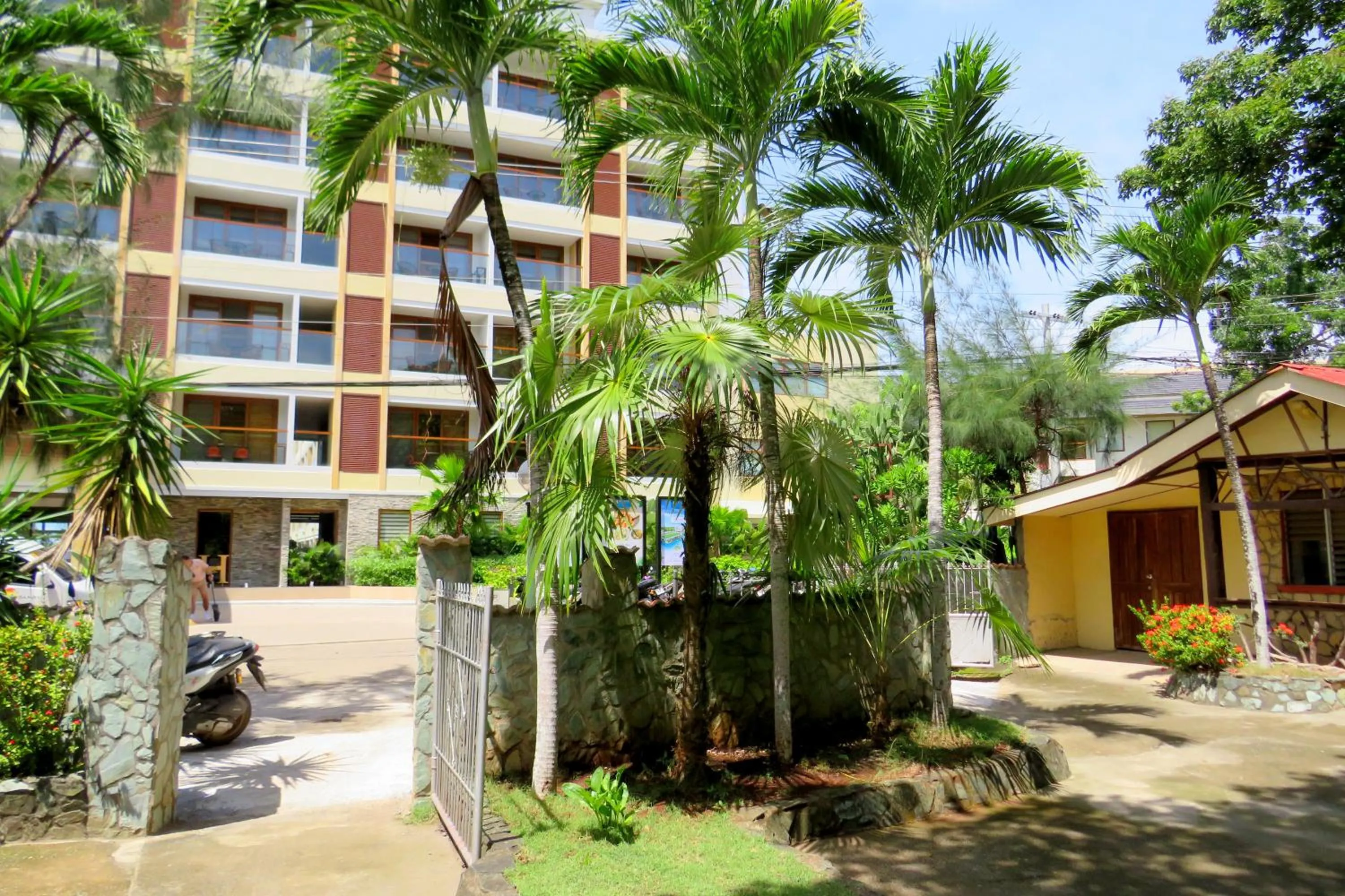 Property building in ALONALAND RESORT