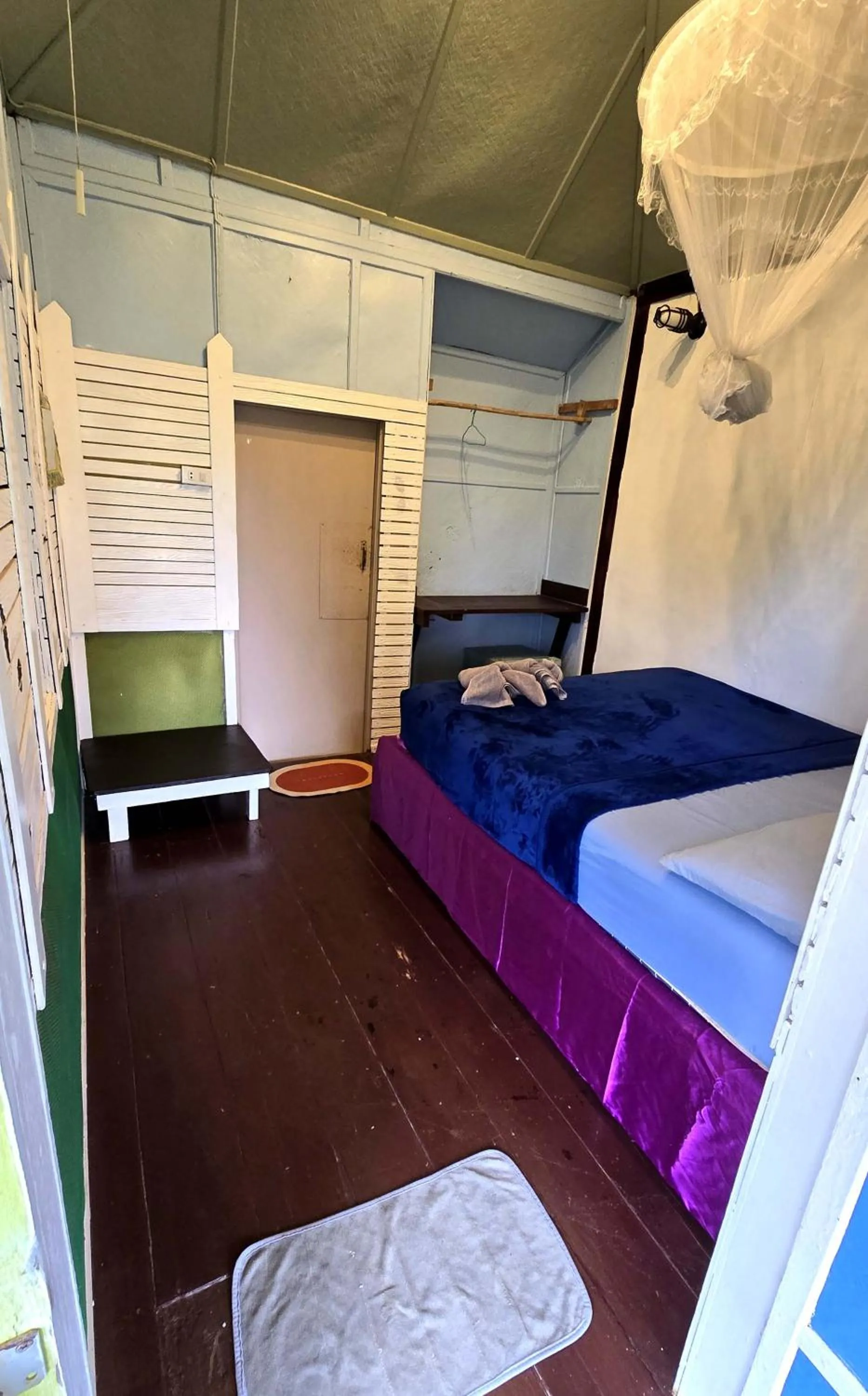 Bed in Kohchang 7 seaview bungalow