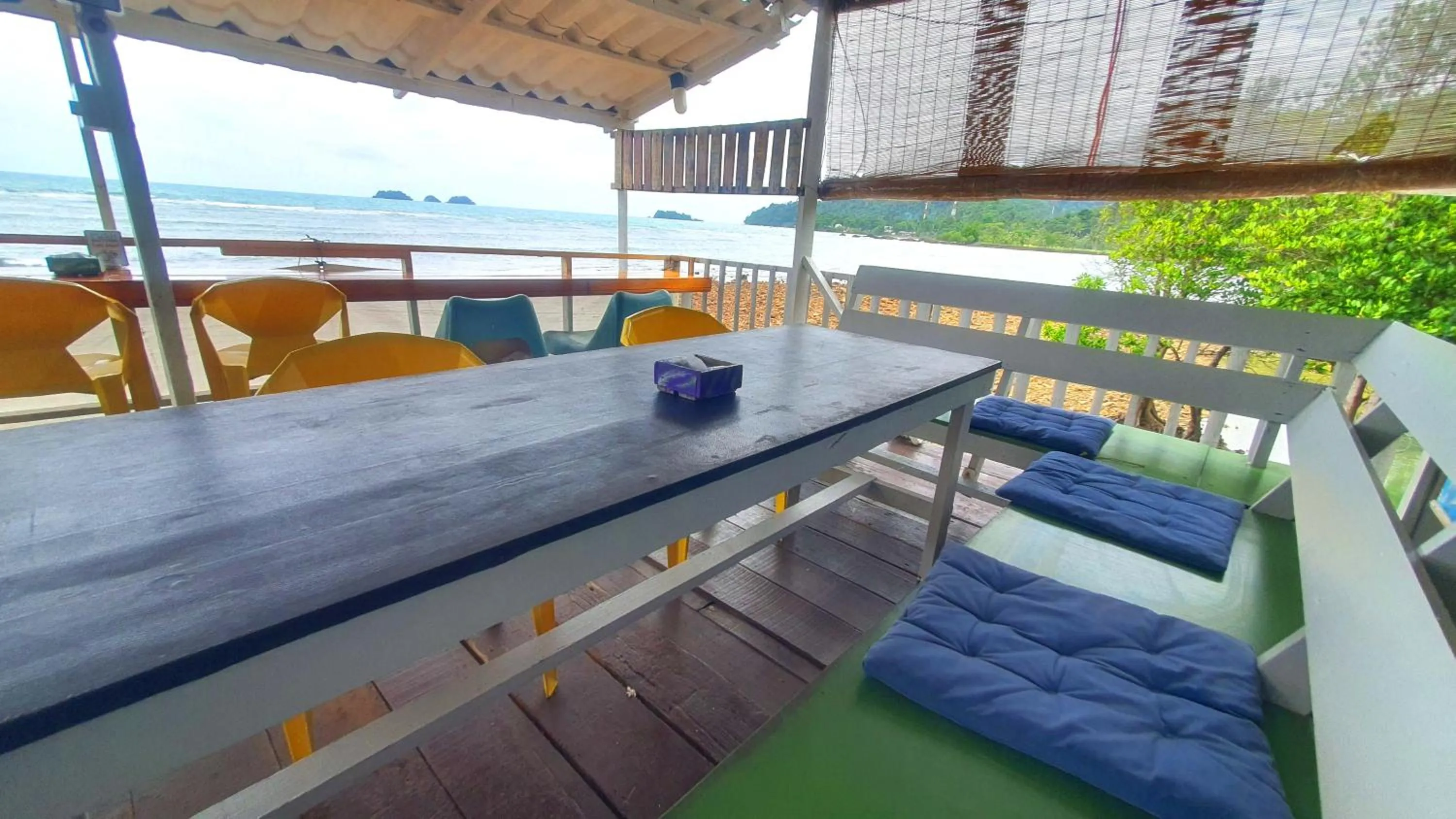 Restaurant/places to eat in Kohchang 7 seaview bungalow