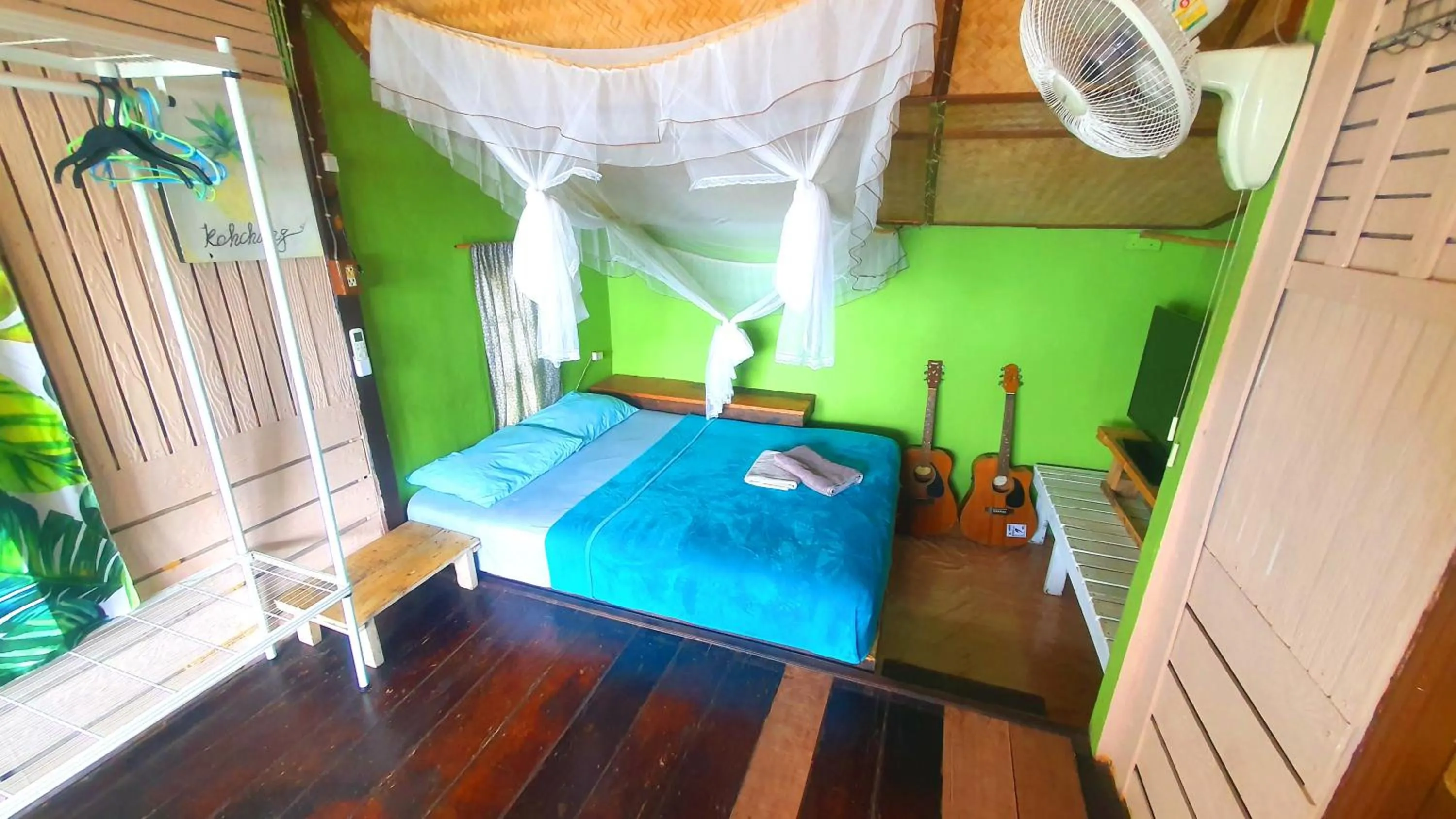Property building, Bed in Kohchang 7 seaview bungalow