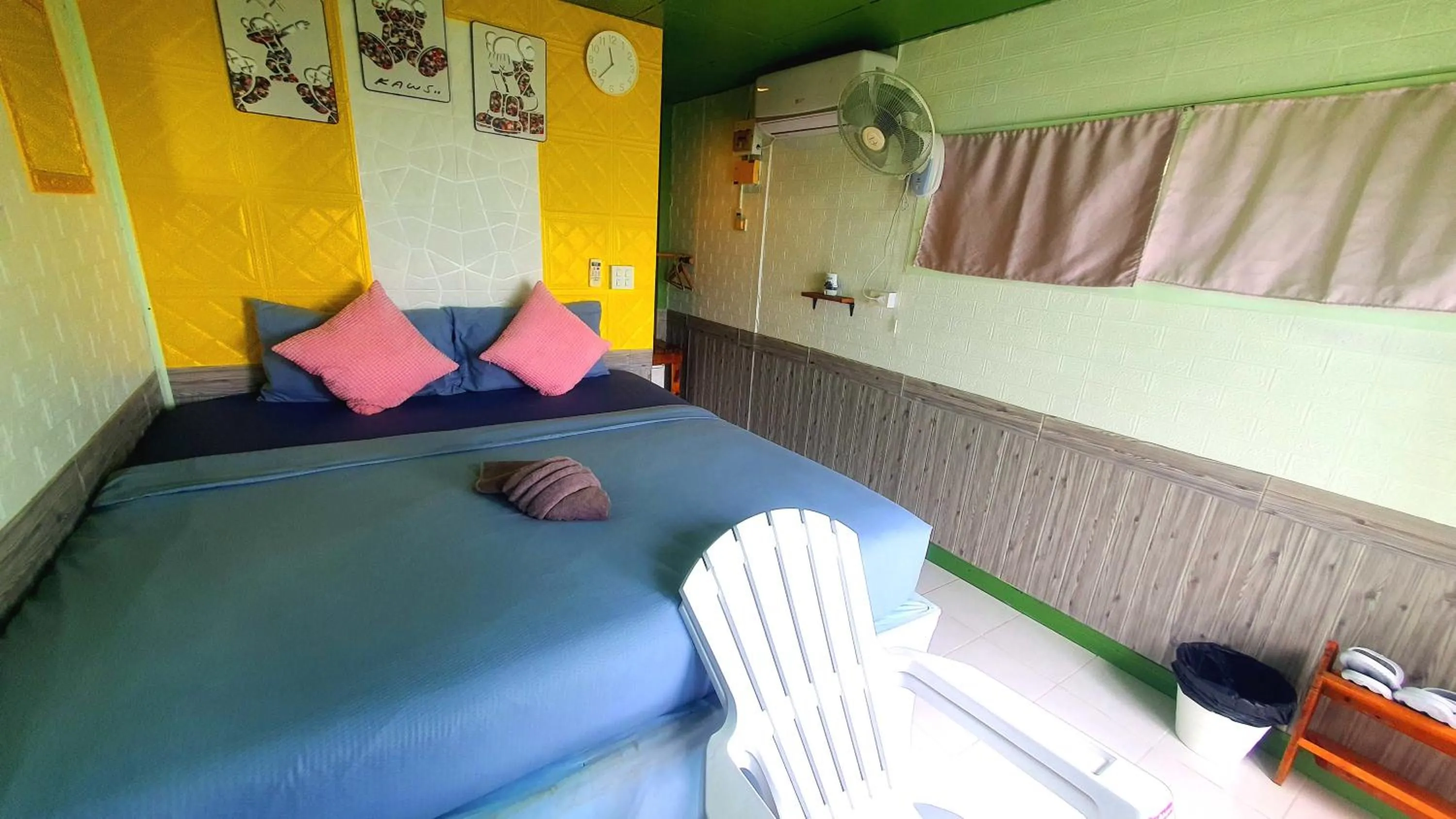 Property building, Bed in Kohchang 7 seaview bungalow