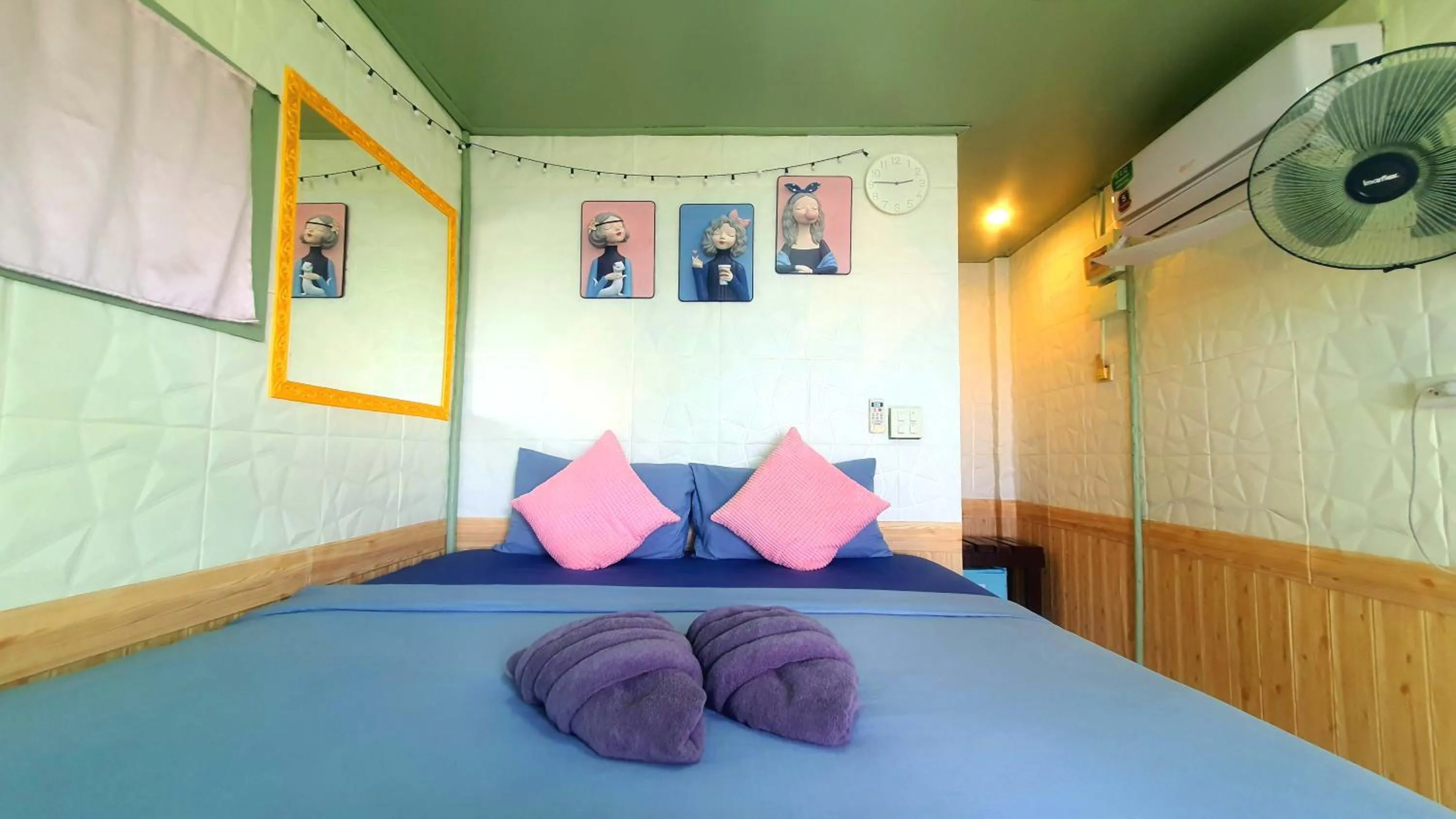 Property building, Bed in Kohchang 7 seaview bungalow