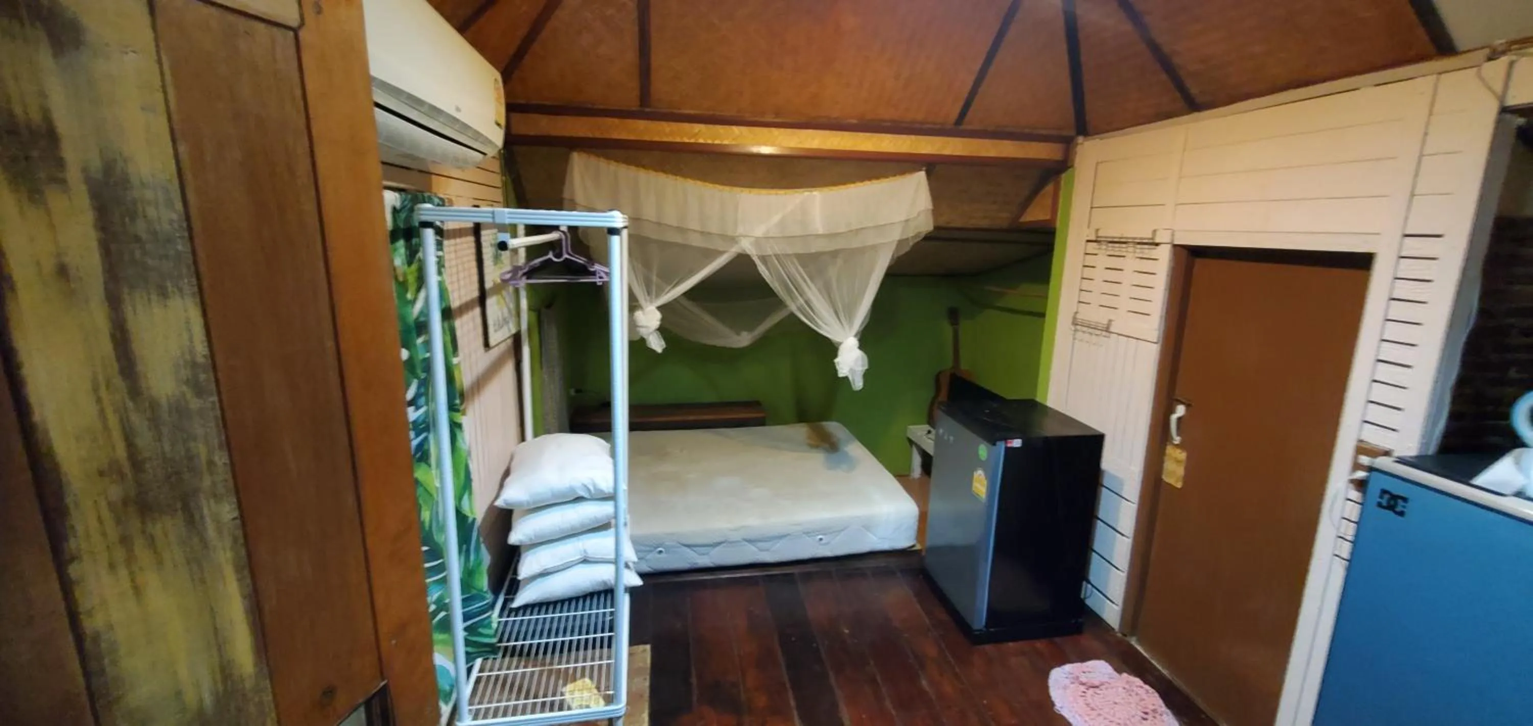 Property building, Bed in Kohchang 7 seaview bungalow