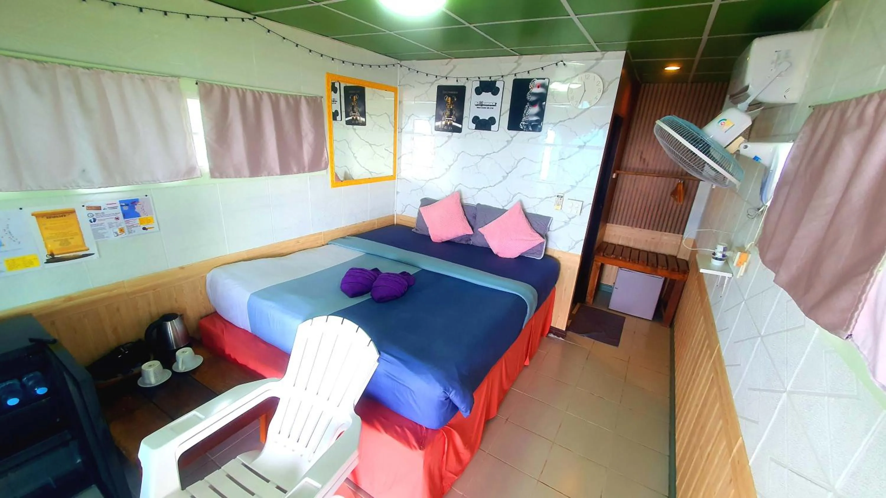 Bed in Kohchang 7 seaview bungalow