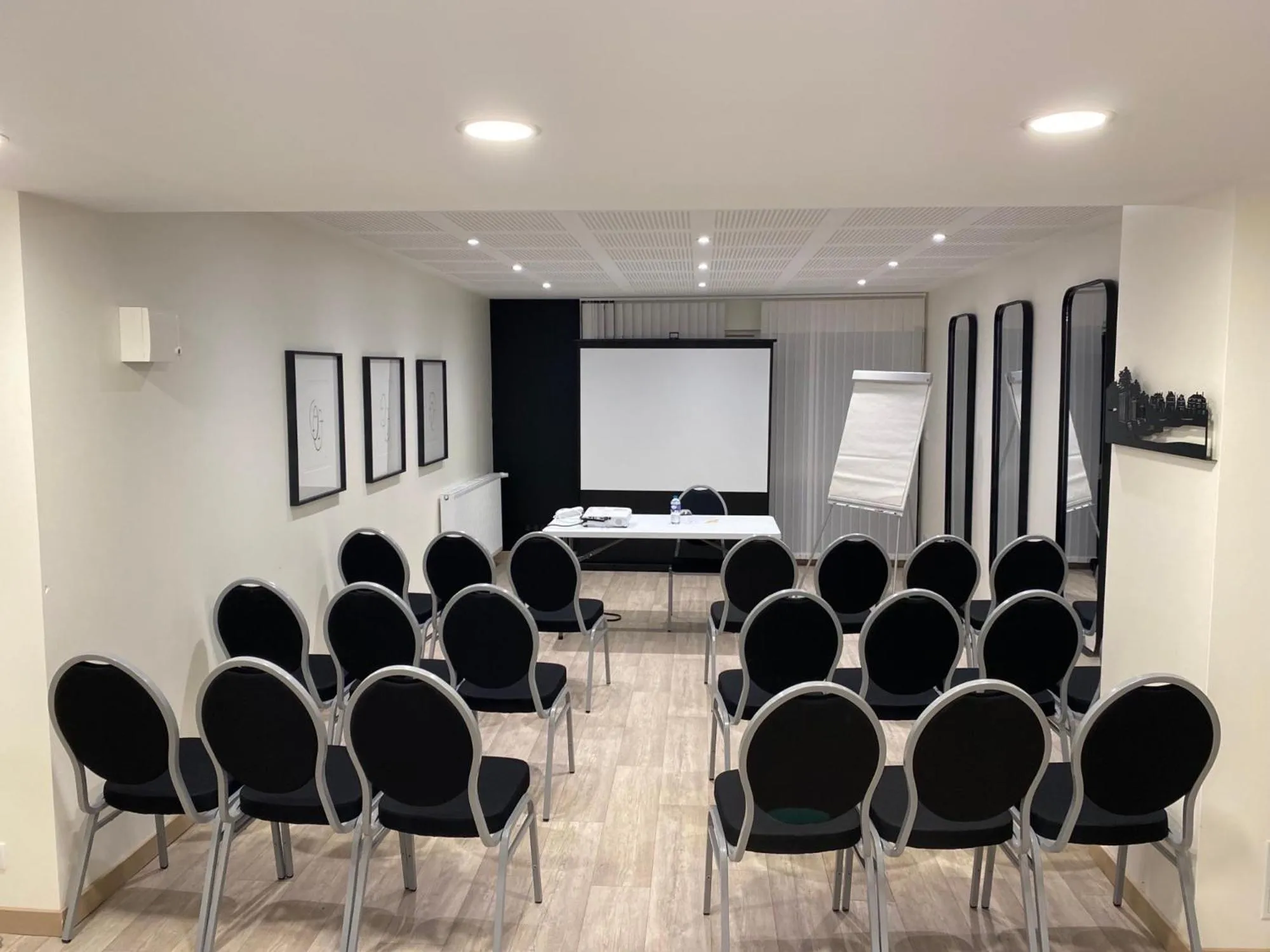 Meeting/conference room in Le Regina Hôtel restaurant