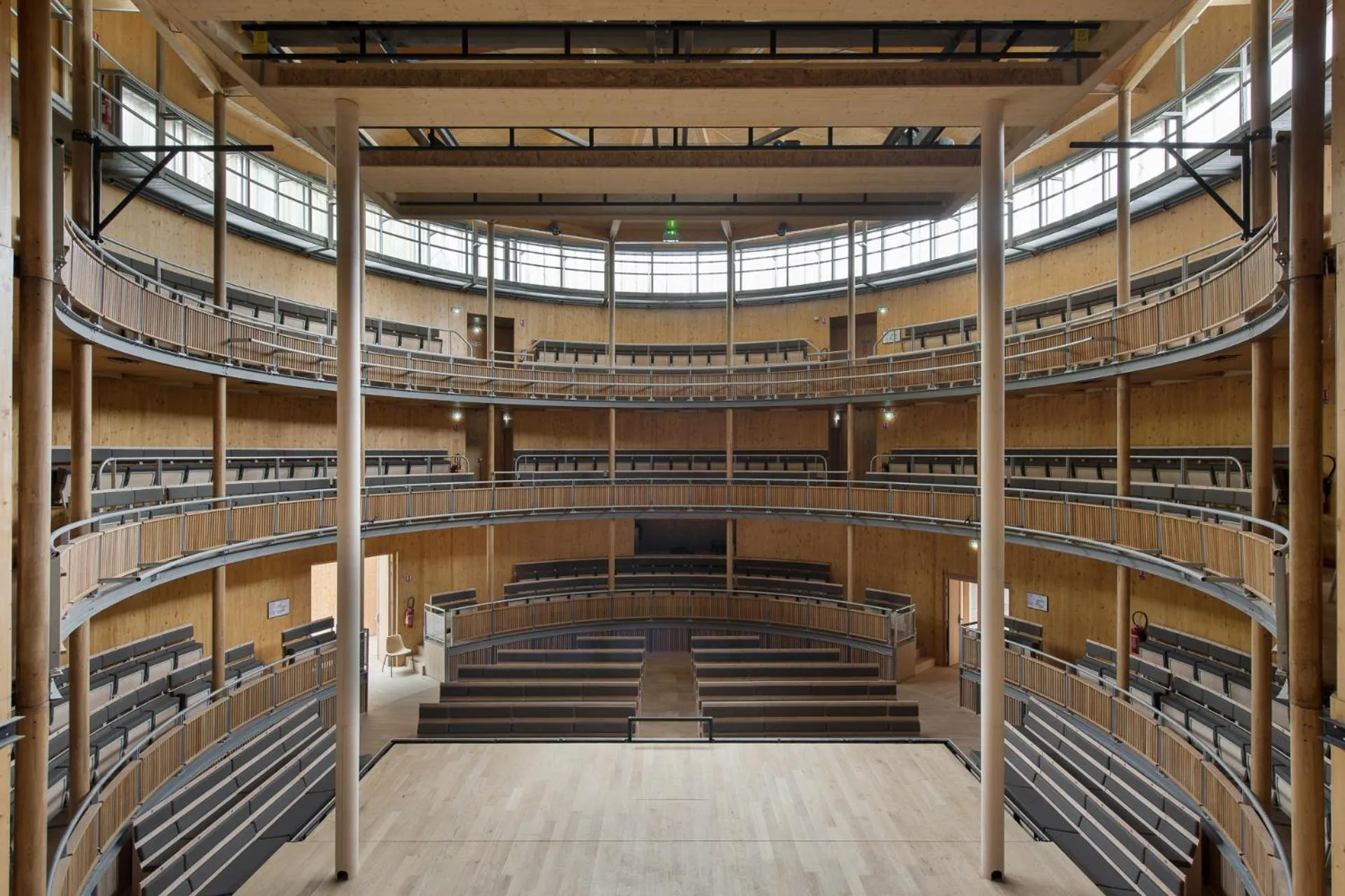Entertainment in Le Regina Hôtel restaurant