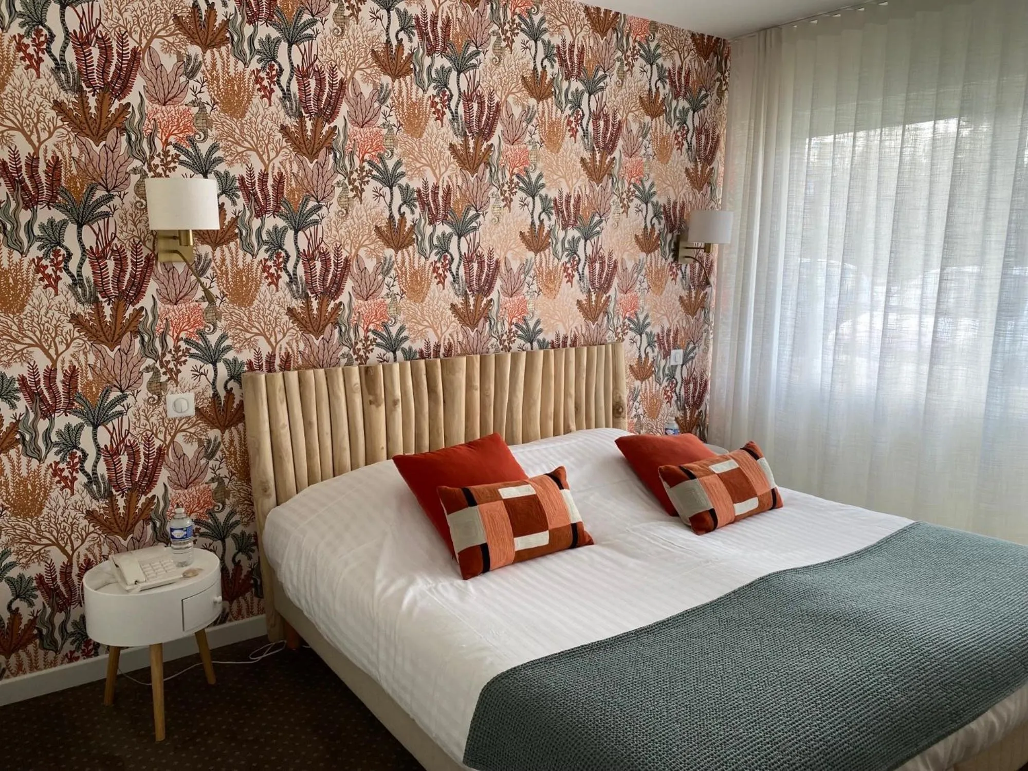 Bedroom, Bed in Le Regina Hôtel restaurant