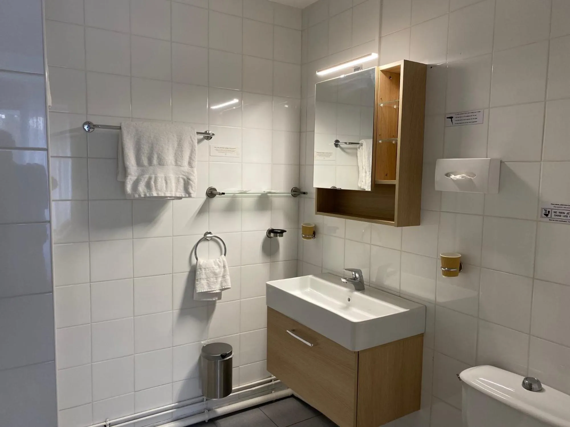 Shower in Le Regina Hôtel restaurant