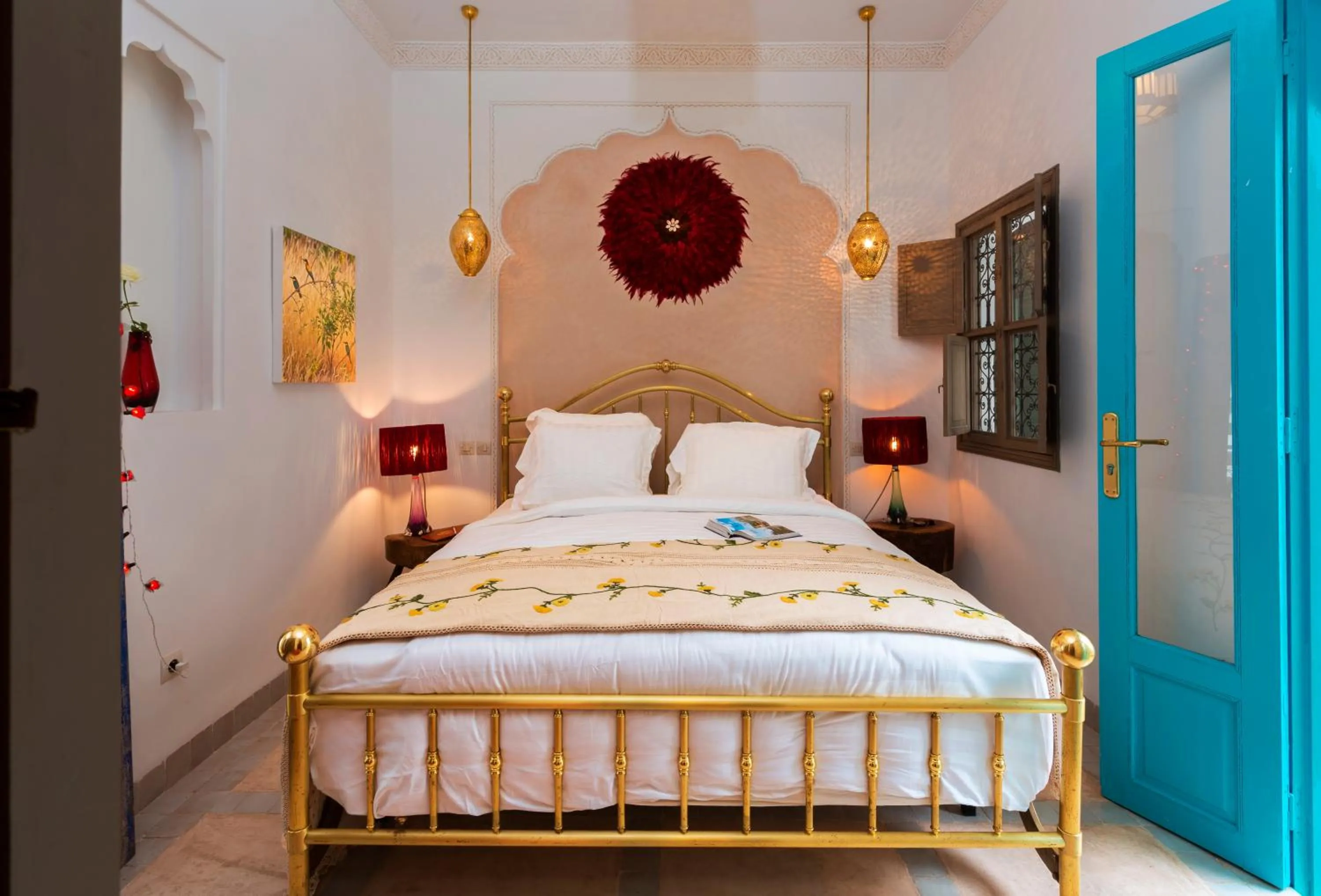 Photo of the whole room, Bed in Riad Lumière