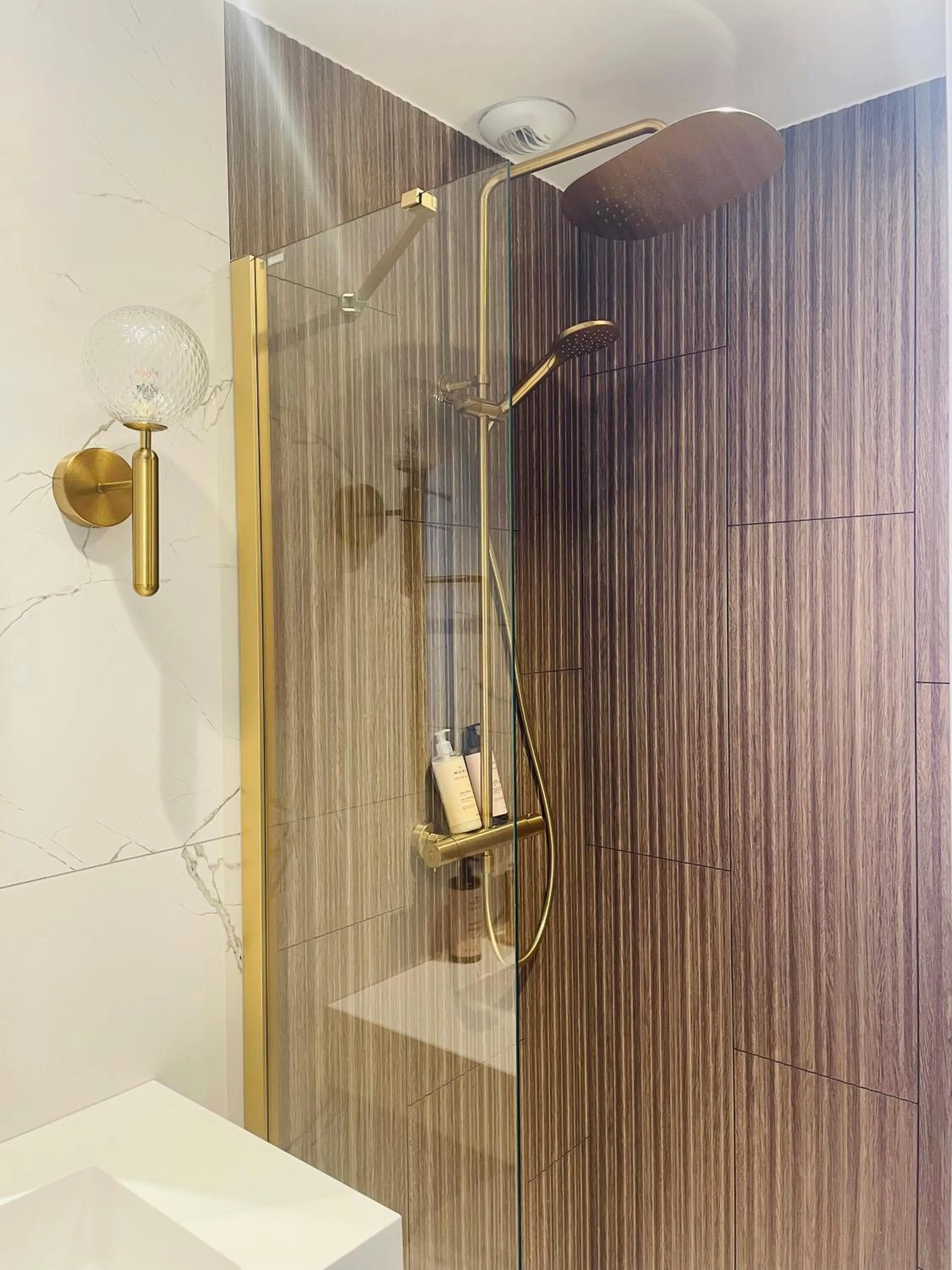 Shower in Les Sables Blancs