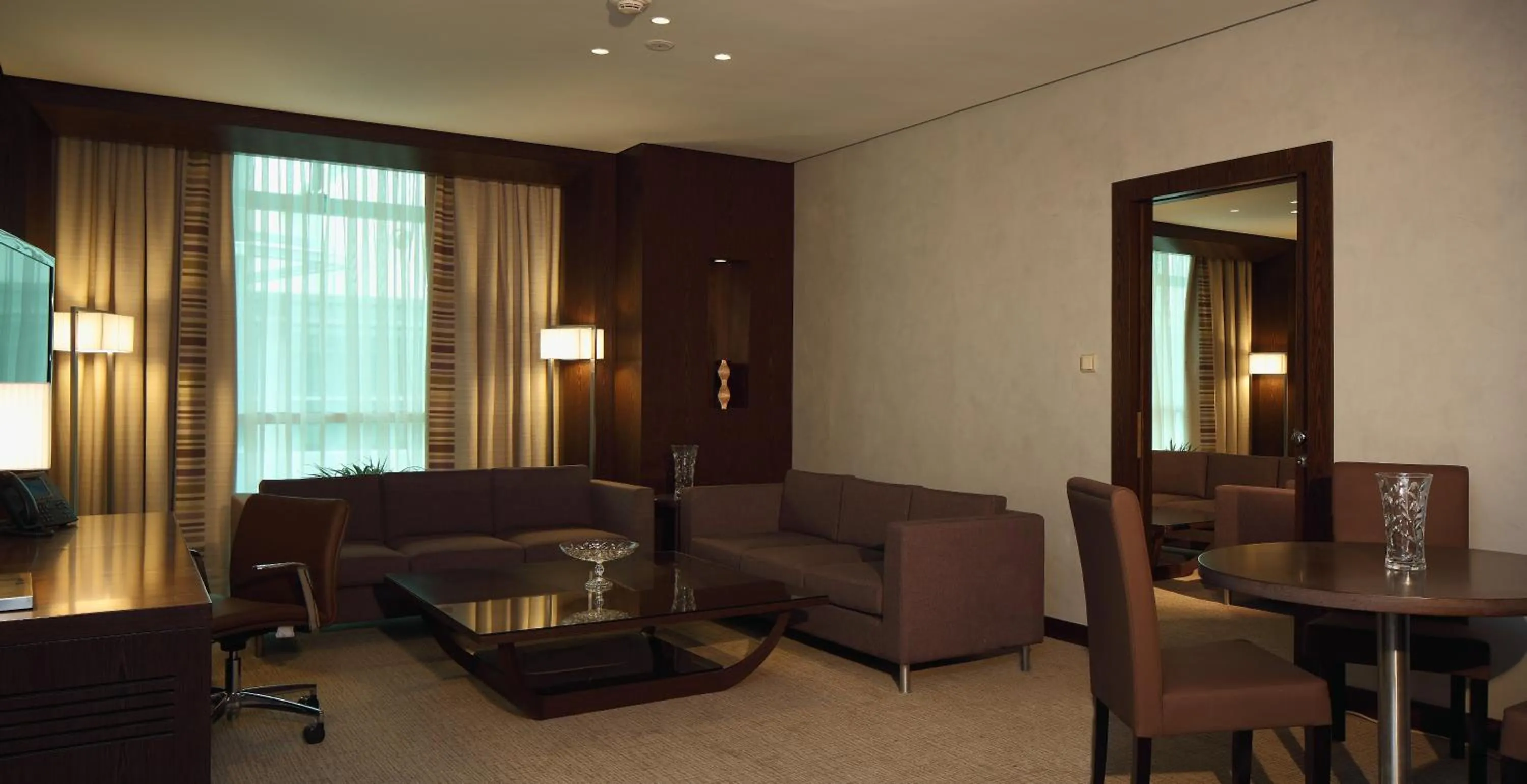 Photo of the whole room, Seating Area in Holiday Inn Meydan, an IHG Hotel