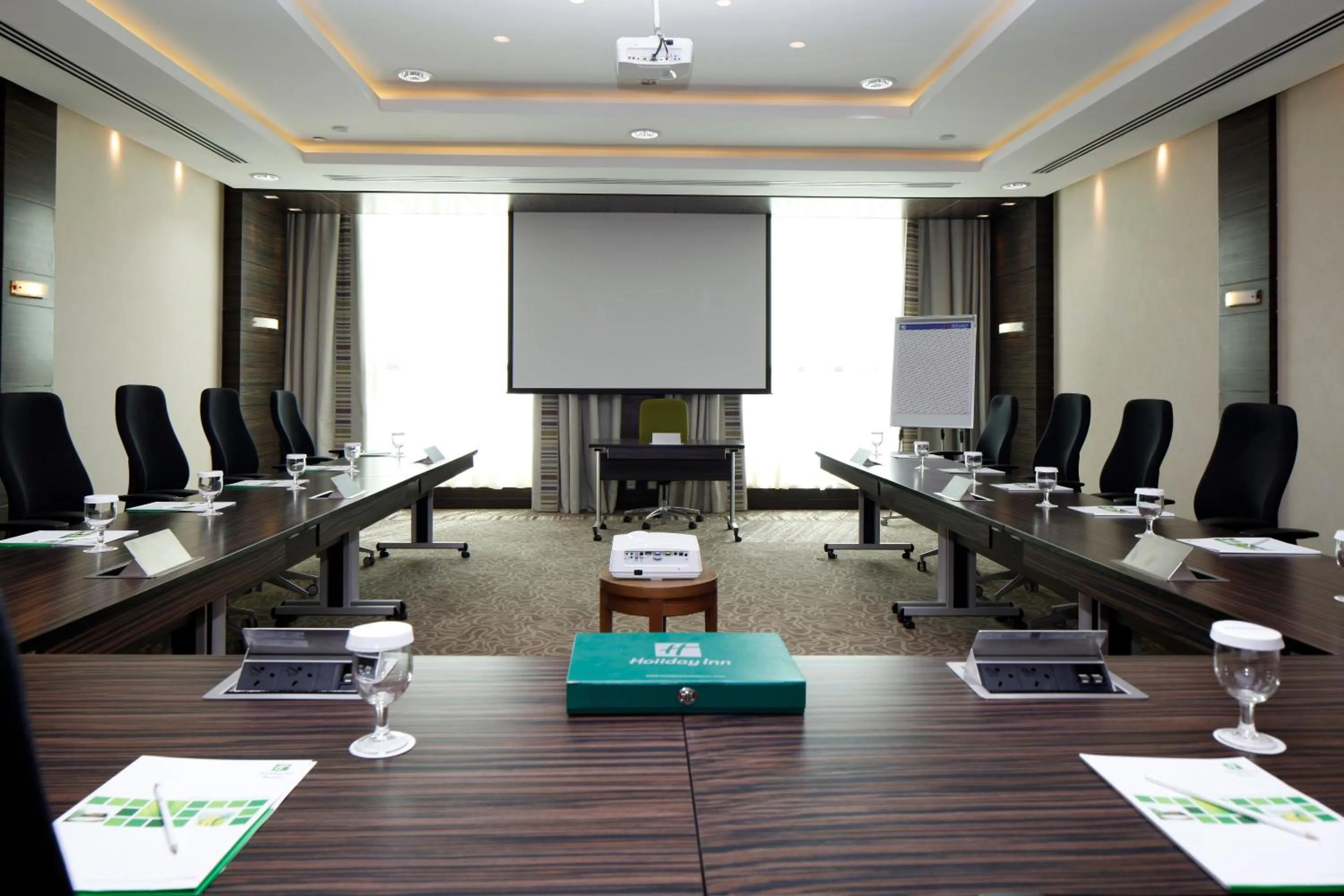 Meeting/conference room, Business Area/Conference Room in Holiday Inn Meydan, an IHG Hotel
