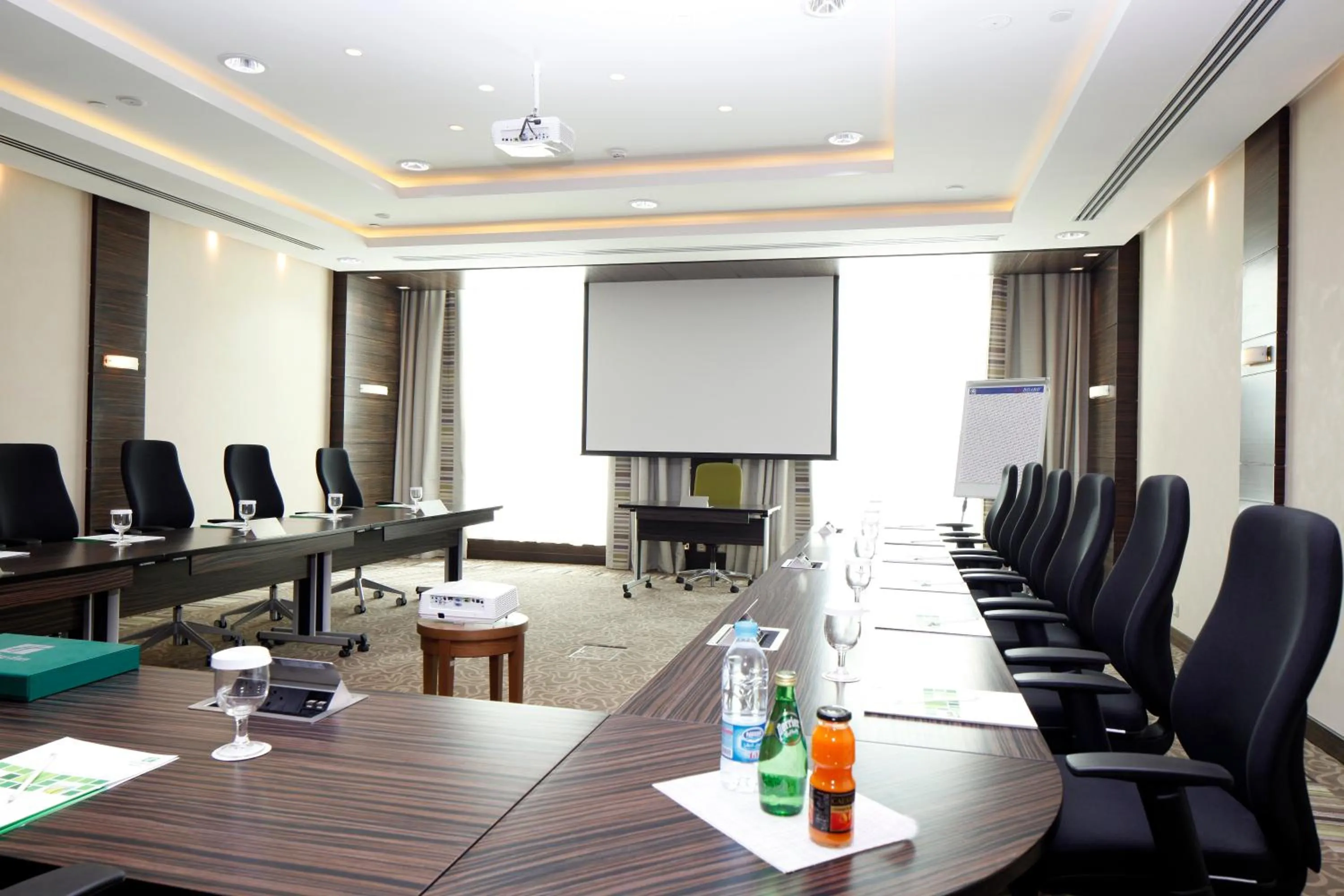 Meeting/conference room, Business Area/Conference Room in Holiday Inn Meydan, an IHG Hotel