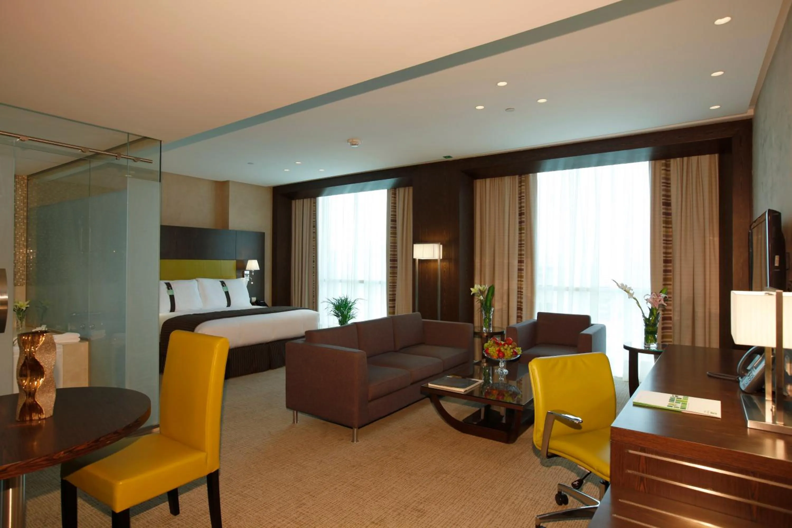 Photo of the whole room, Seating Area in Holiday Inn Meydan, an IHG Hotel