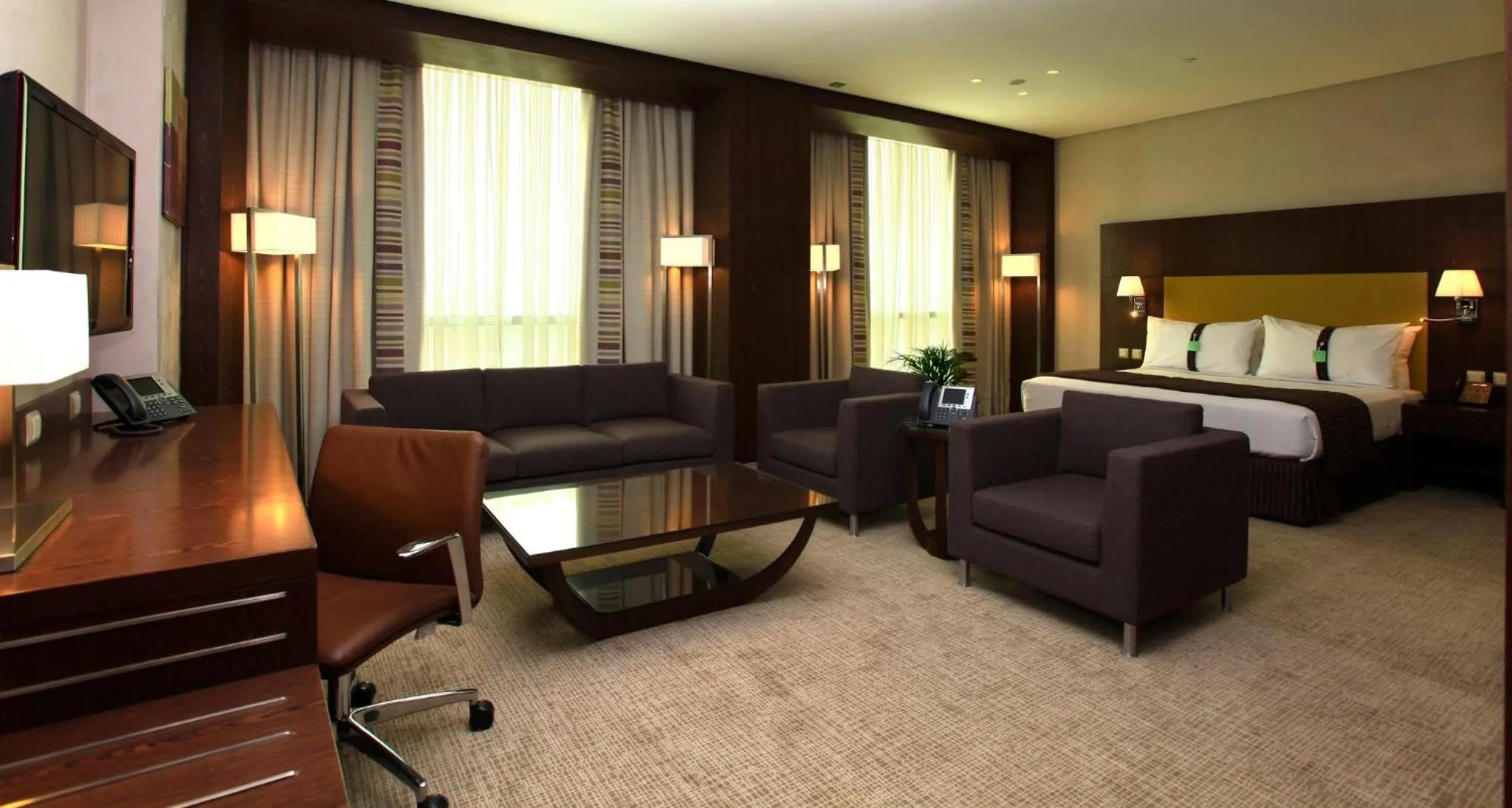 Photo of the whole room, Seating Area in Holiday Inn Meydan, an IHG Hotel