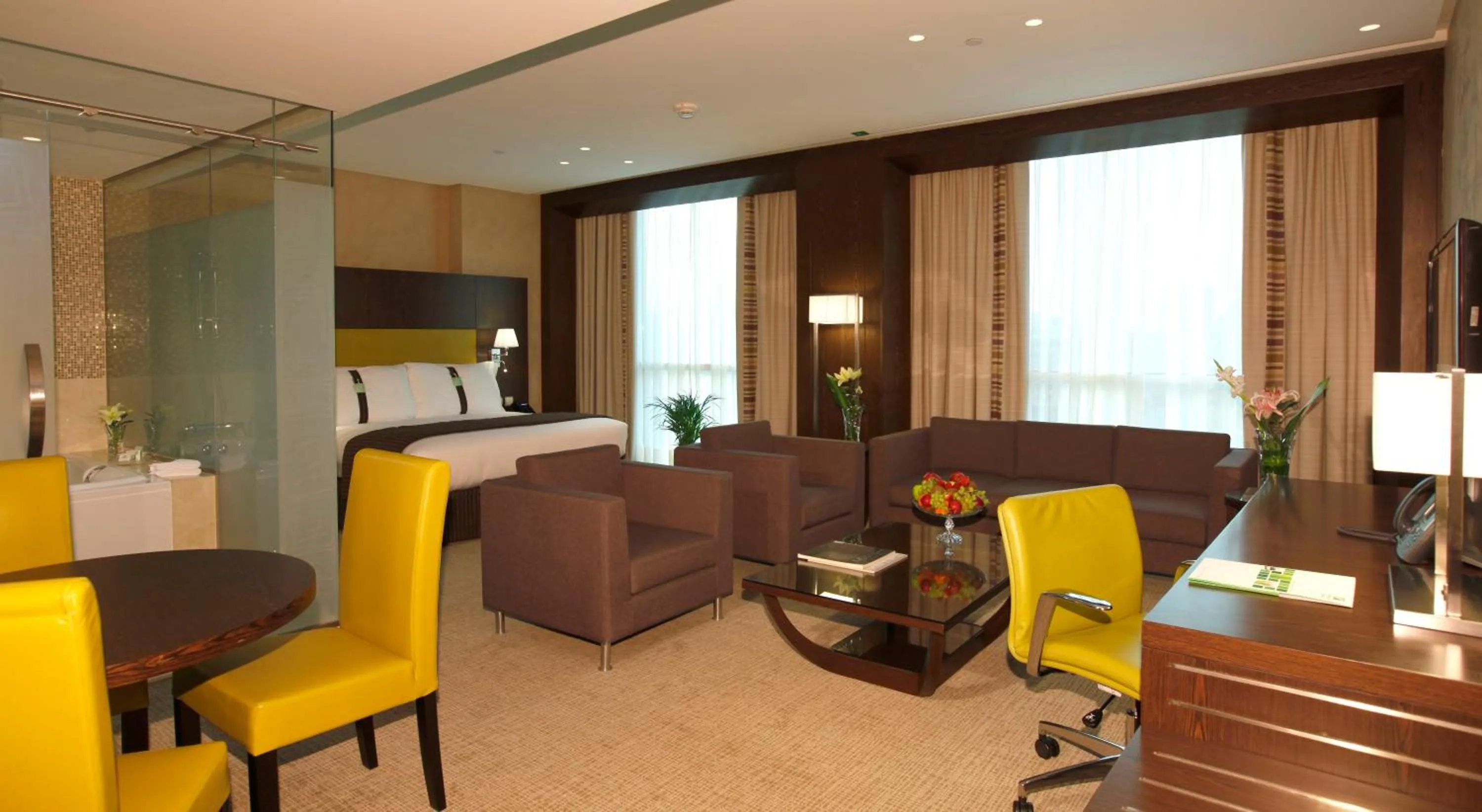 Photo of the whole room, Seating Area in Holiday Inn Meydan, an IHG Hotel