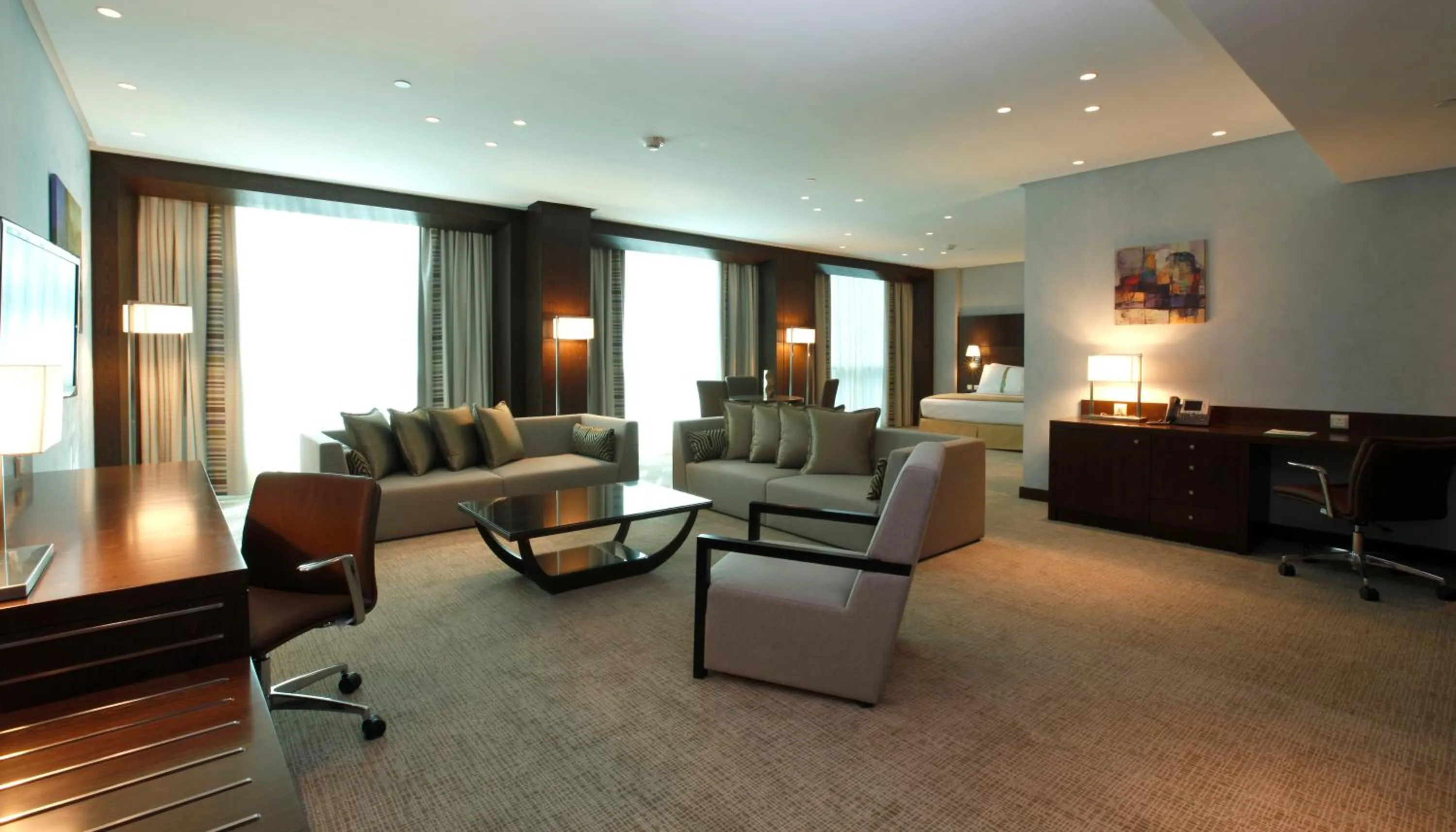 Photo of the whole room, Seating Area in Holiday Inn Meydan, an IHG Hotel