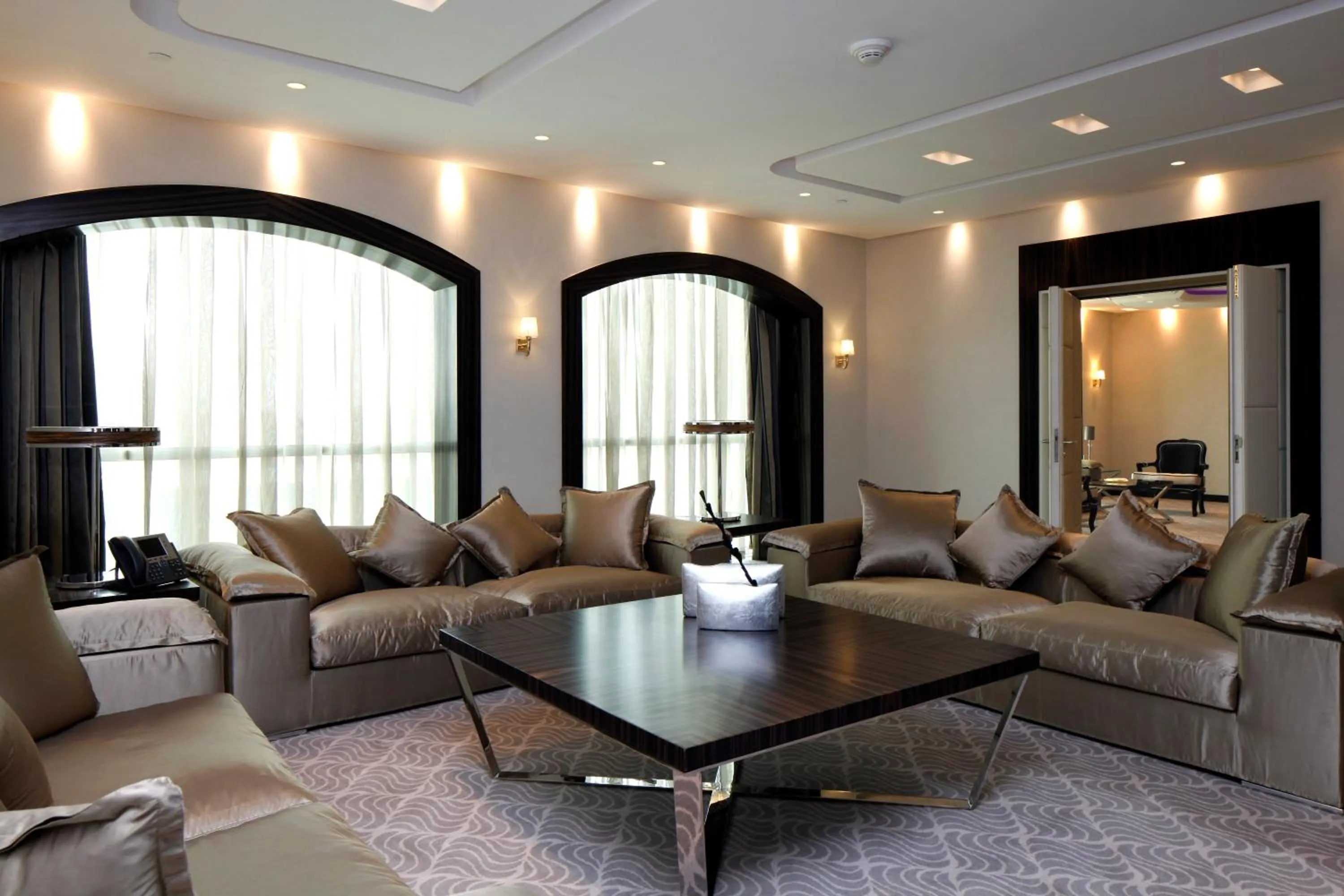 Photo of the whole room, Seating Area in Holiday Inn Meydan, an IHG Hotel