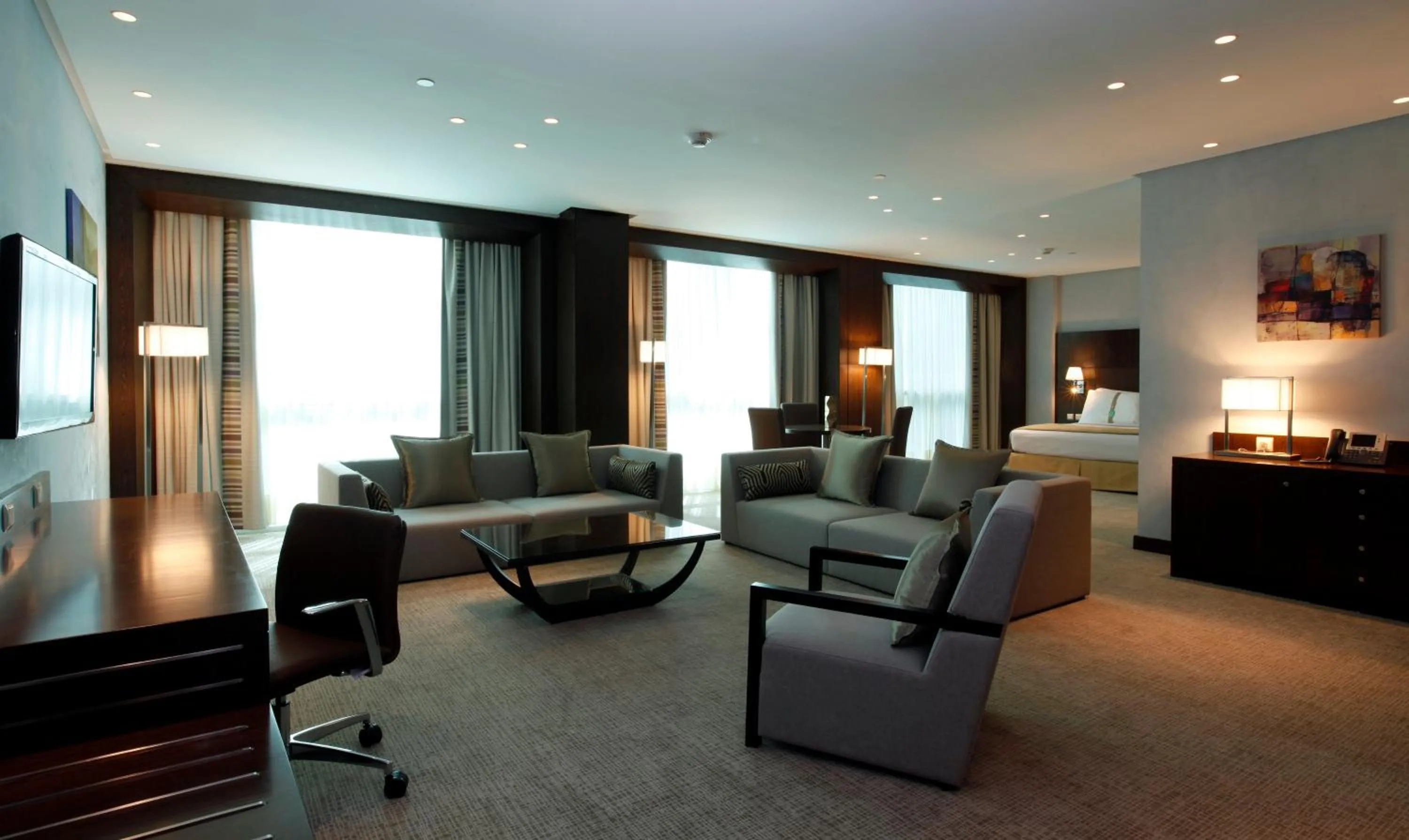 Photo of the whole room, Seating Area in Holiday Inn Meydan, an IHG Hotel