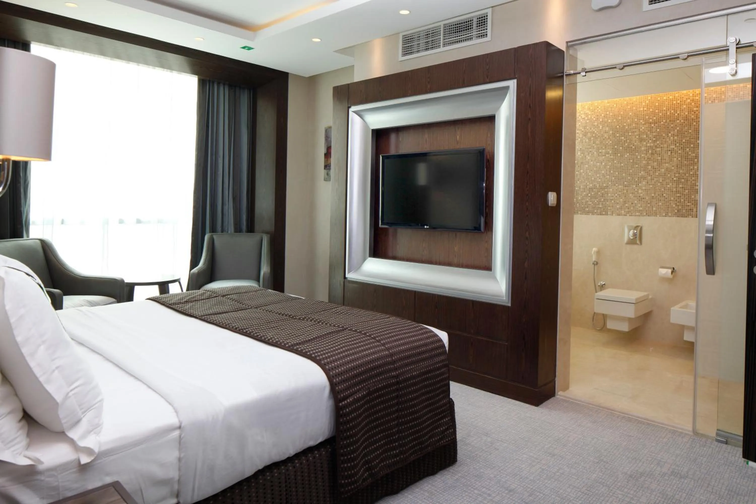 Photo of the whole room, Bed in Holiday Inn Meydan, an IHG Hotel