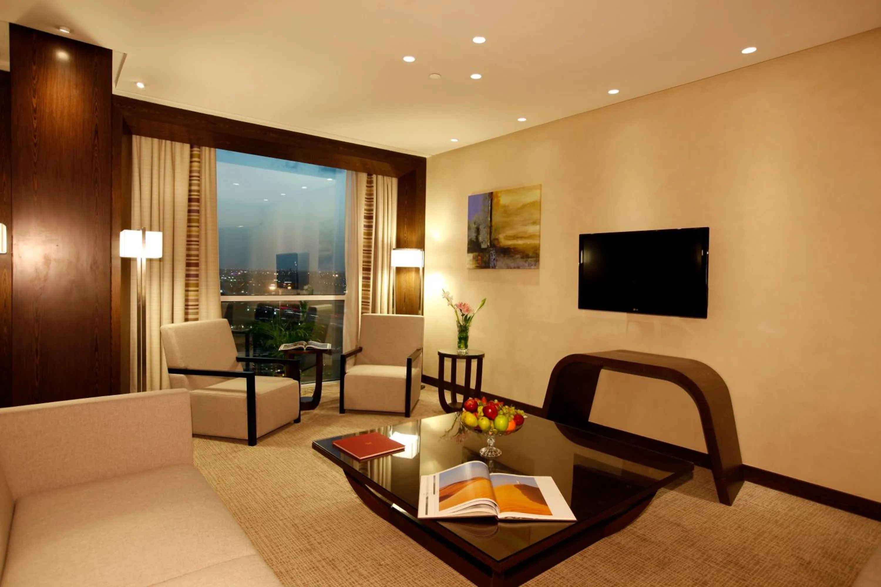 Photo of the whole room, Seating Area in Holiday Inn Meydan, an IHG Hotel