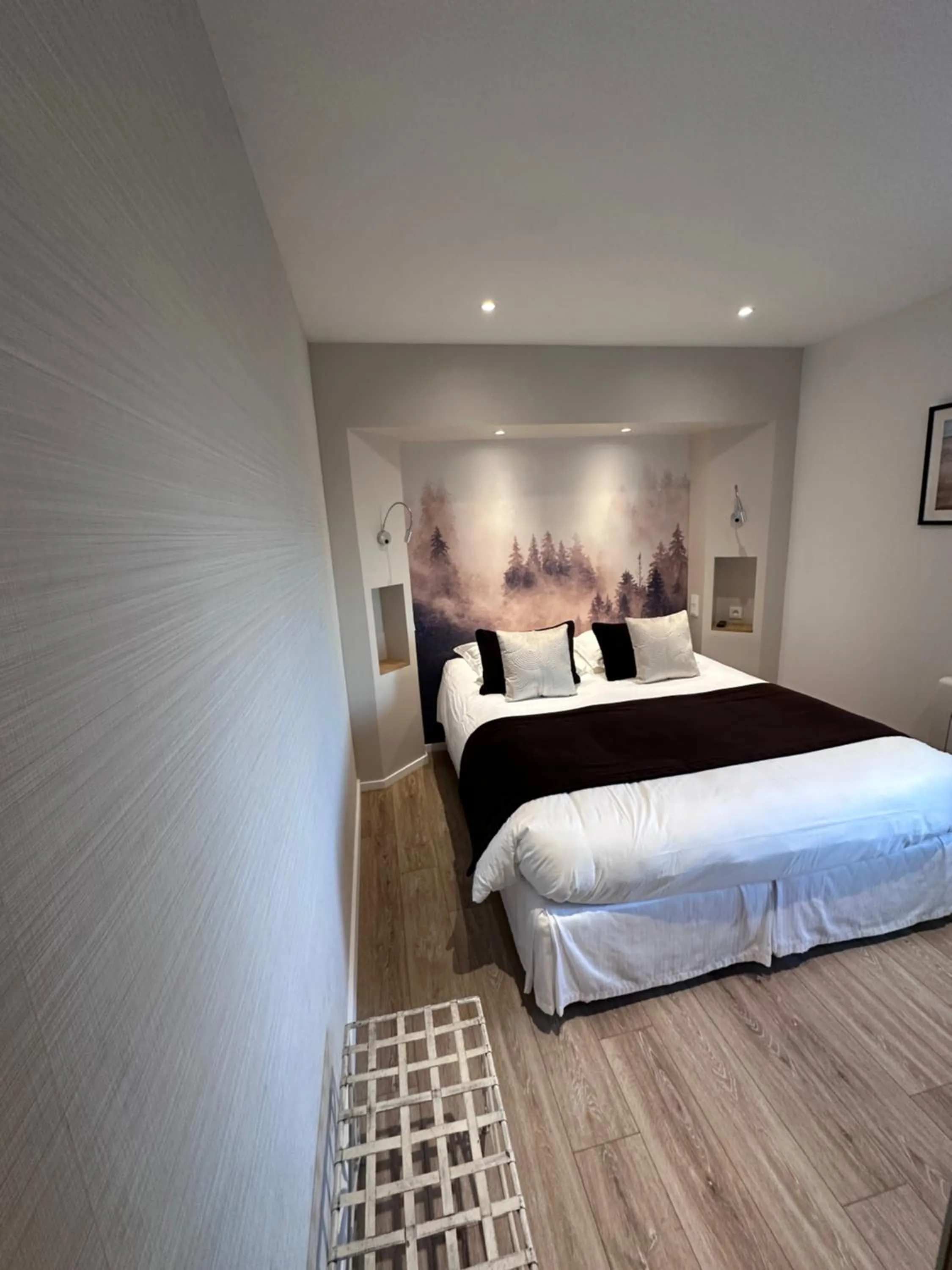 Bed in Hôtel Les Agapanthes-Logis Hôtel