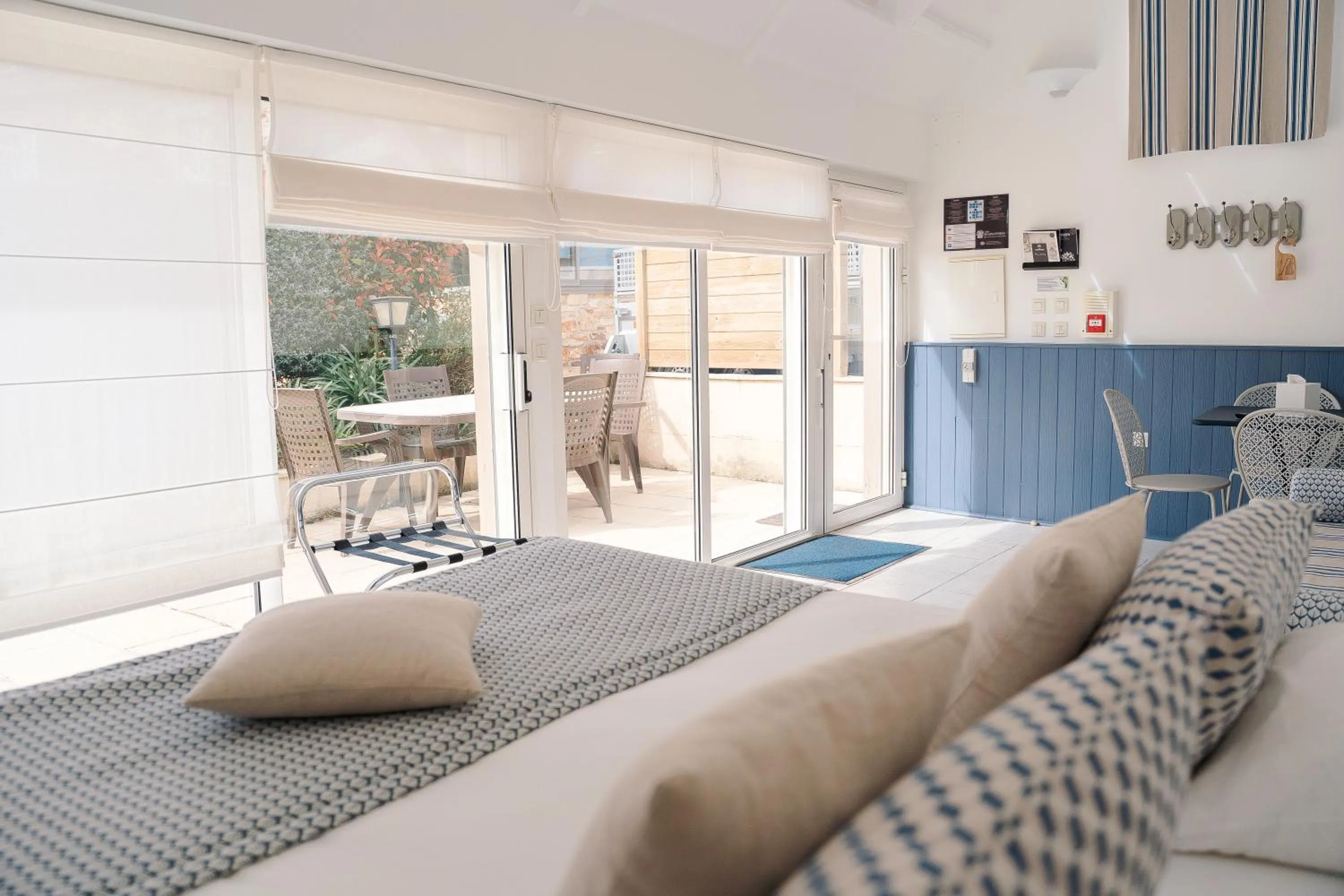 Bed in Hôtel Les Agapanthes-Logis Hôtel