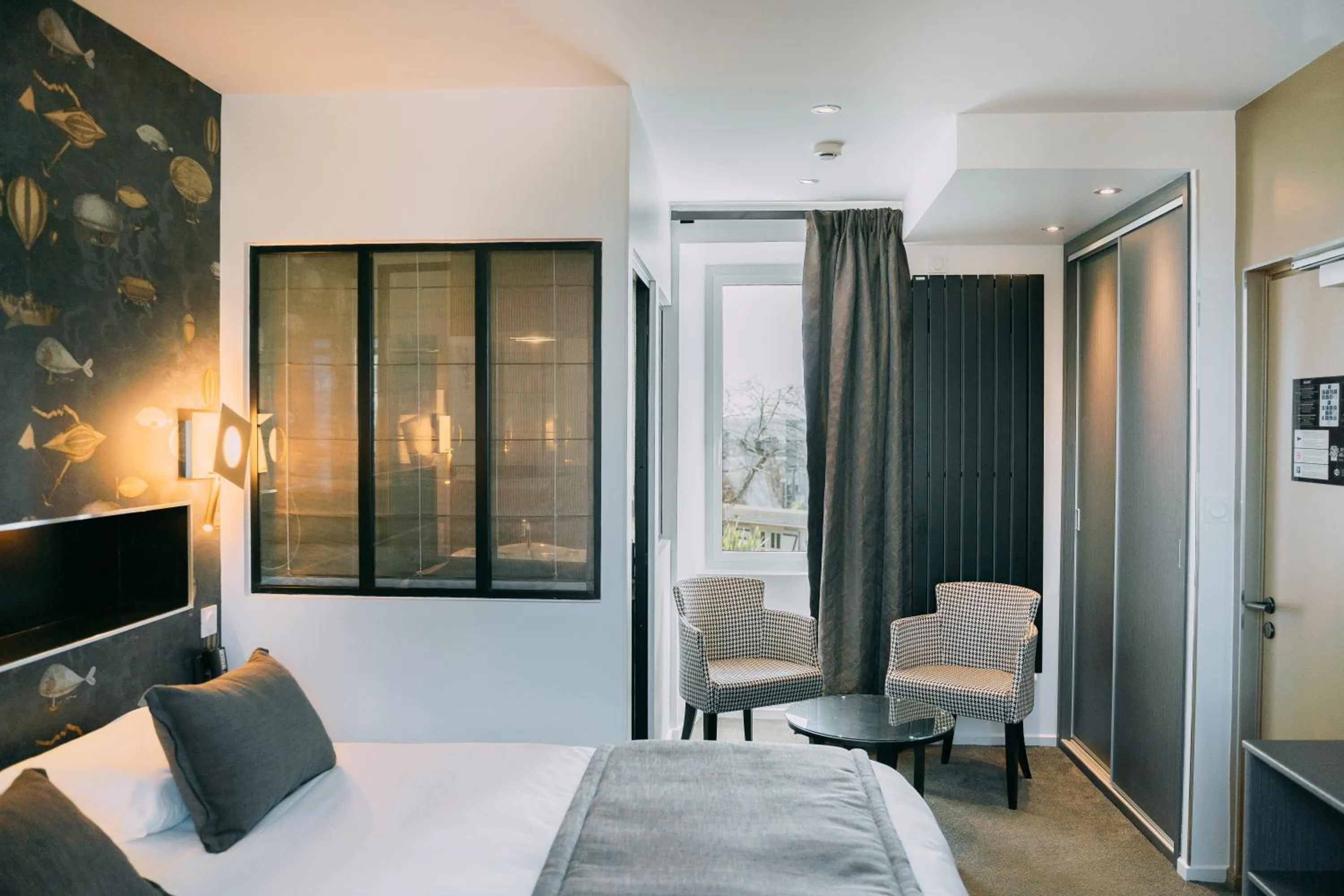 Bed in Hôtel Les Agapanthes-Logis Hôtel