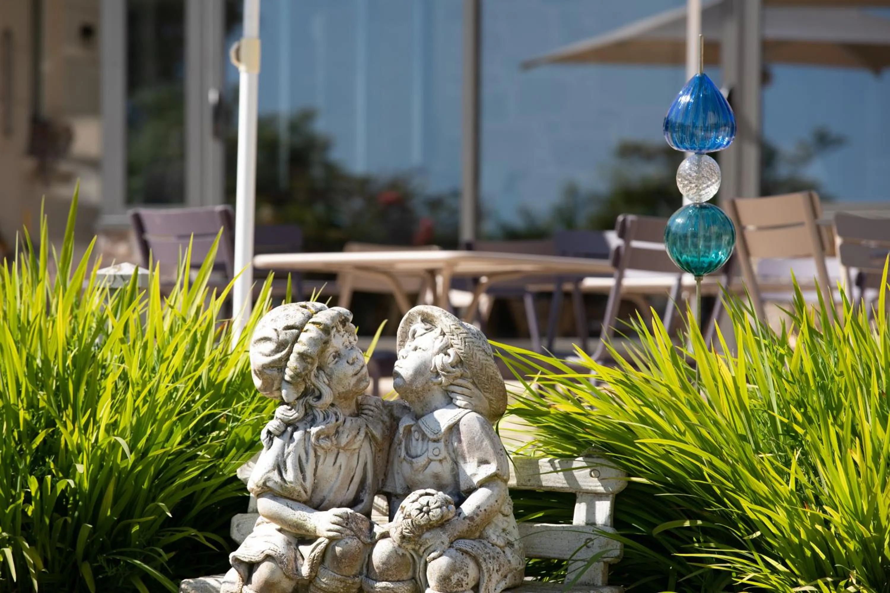 Patio in Hôtel Les Agapanthes-Logis Hôtel