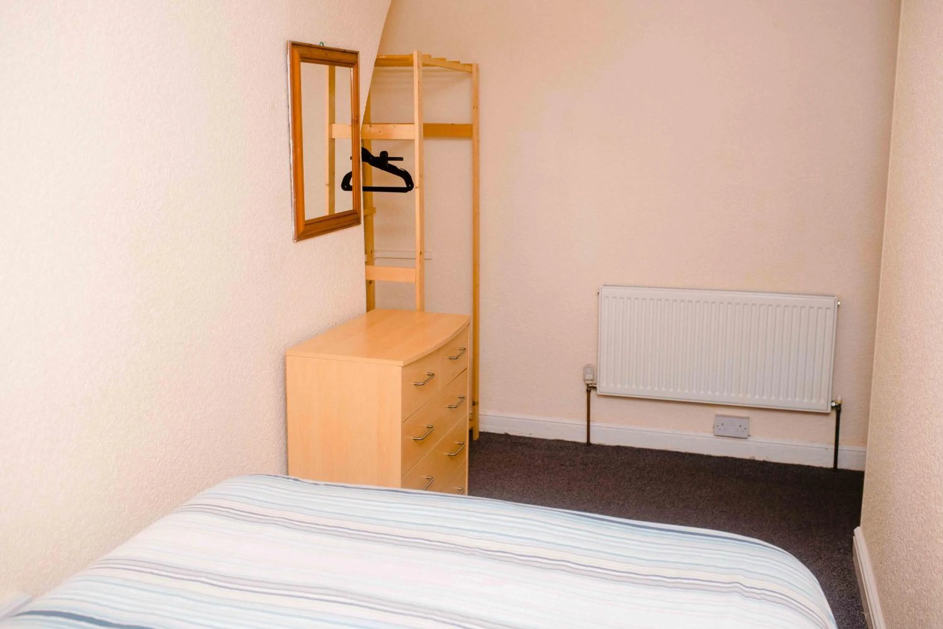 Game Room, Bed in THE CHADWICK