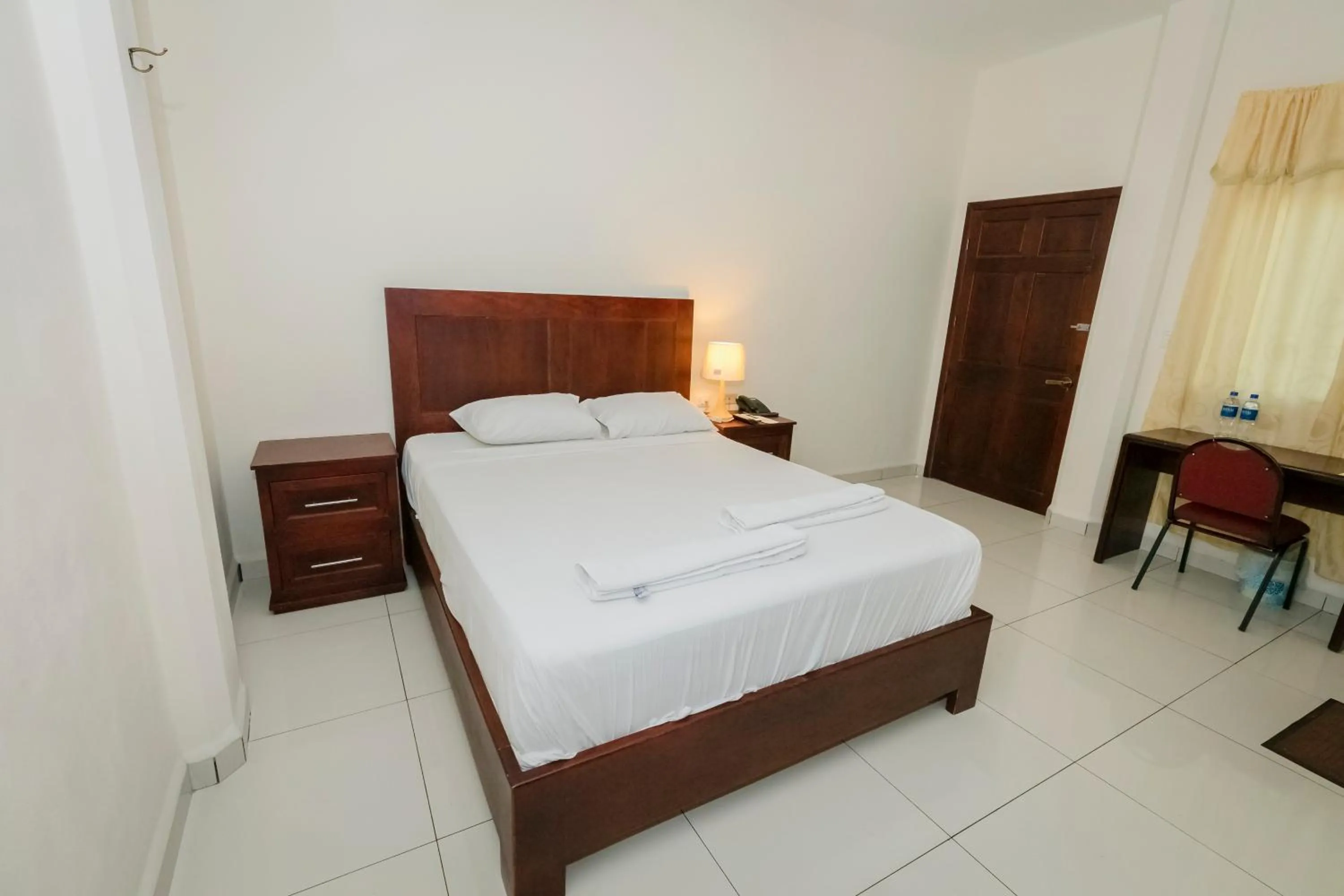 Bed in Hotel Mediterraneo Inn